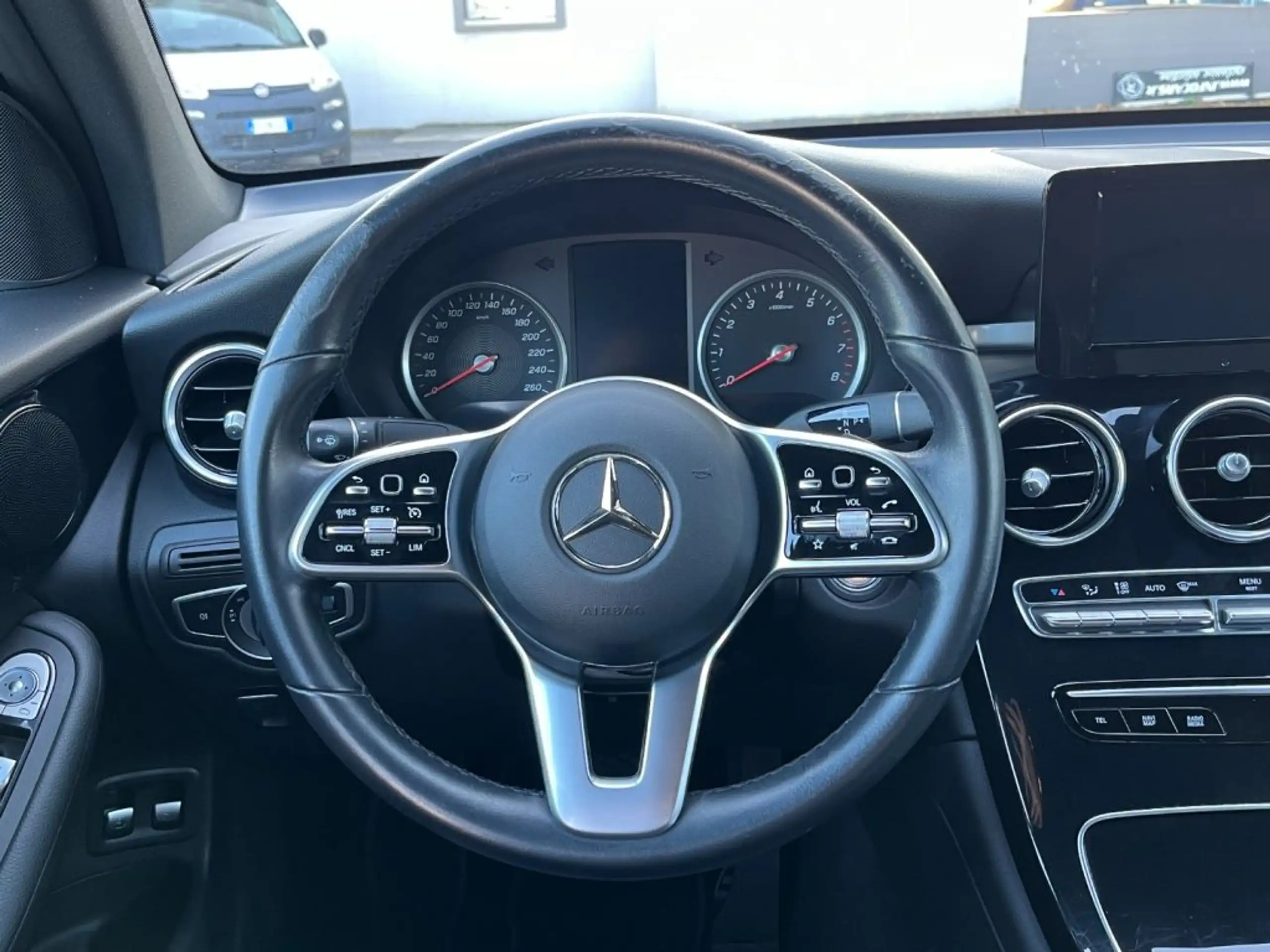 Mercedes-Benz - GLC 300