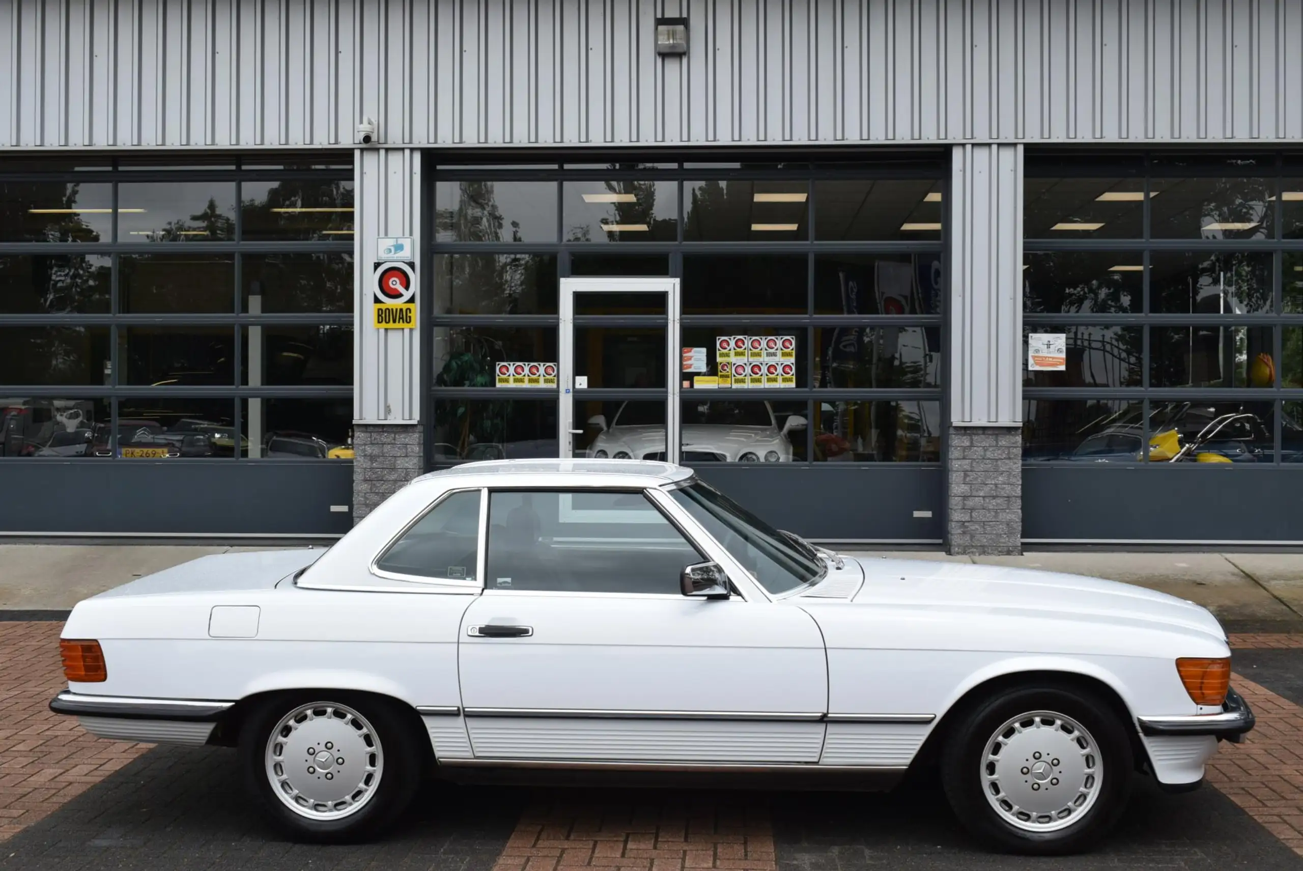 Mercedes-Benz - SL 300