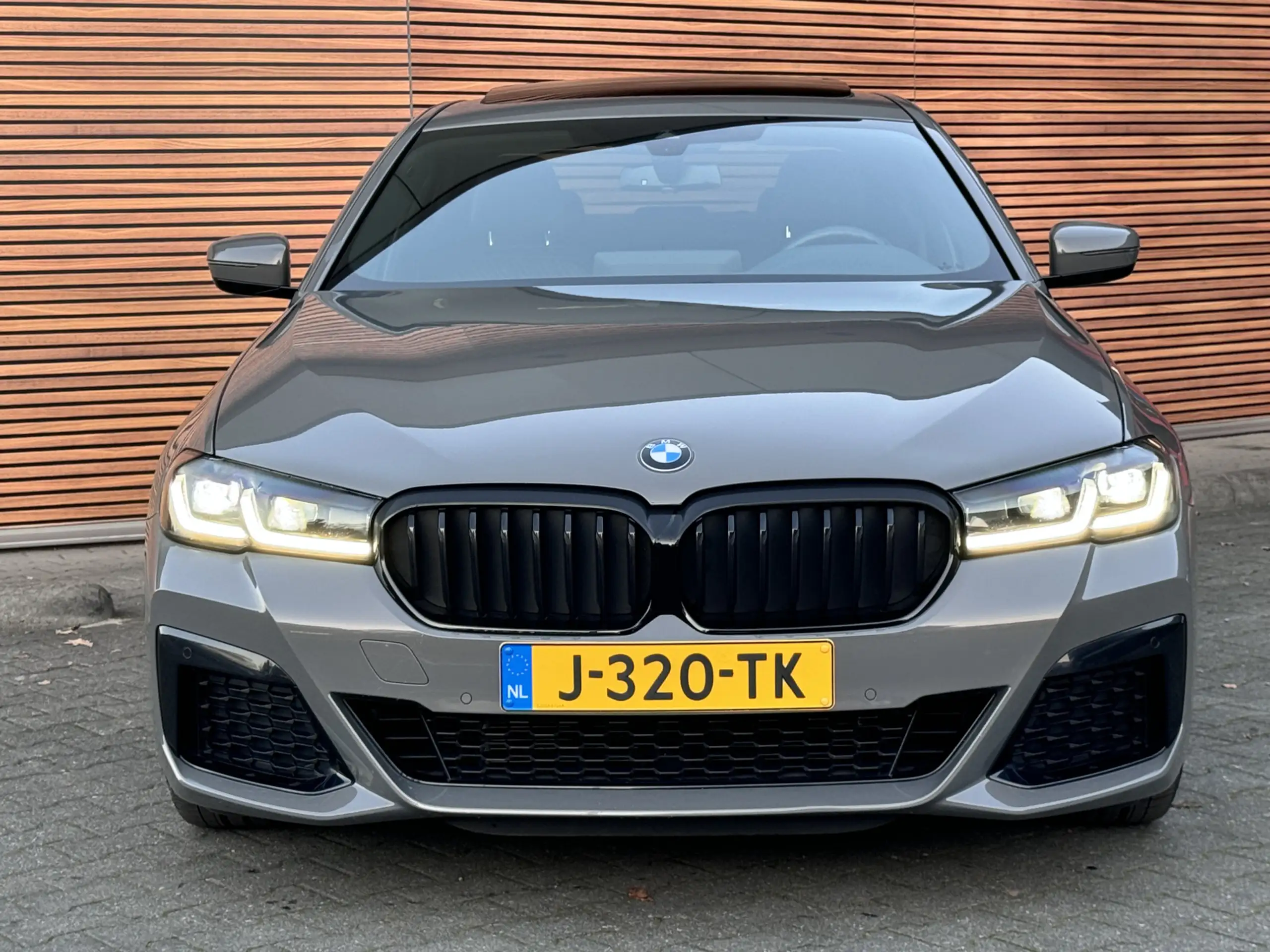 BMW - 520