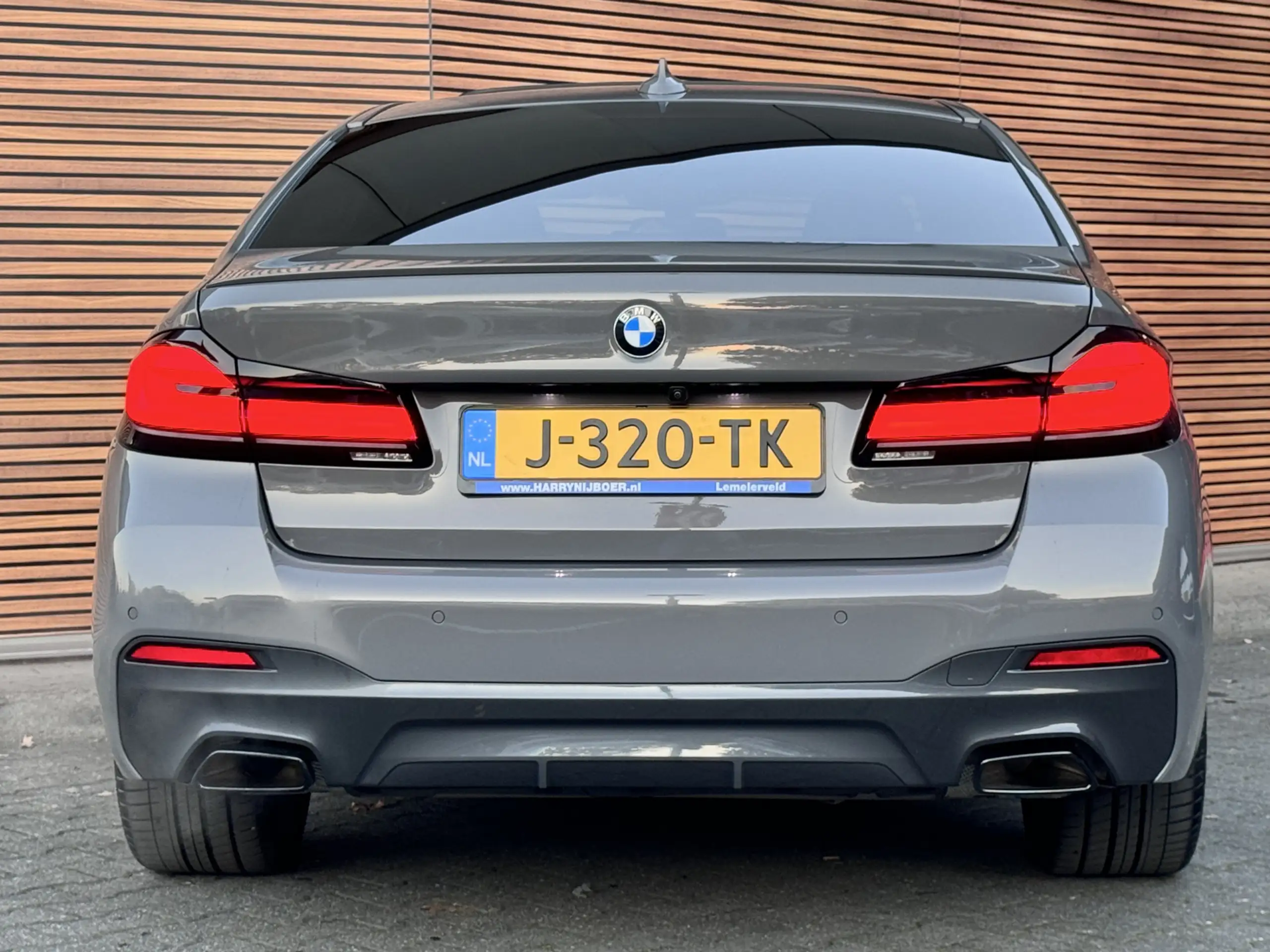 BMW - 520