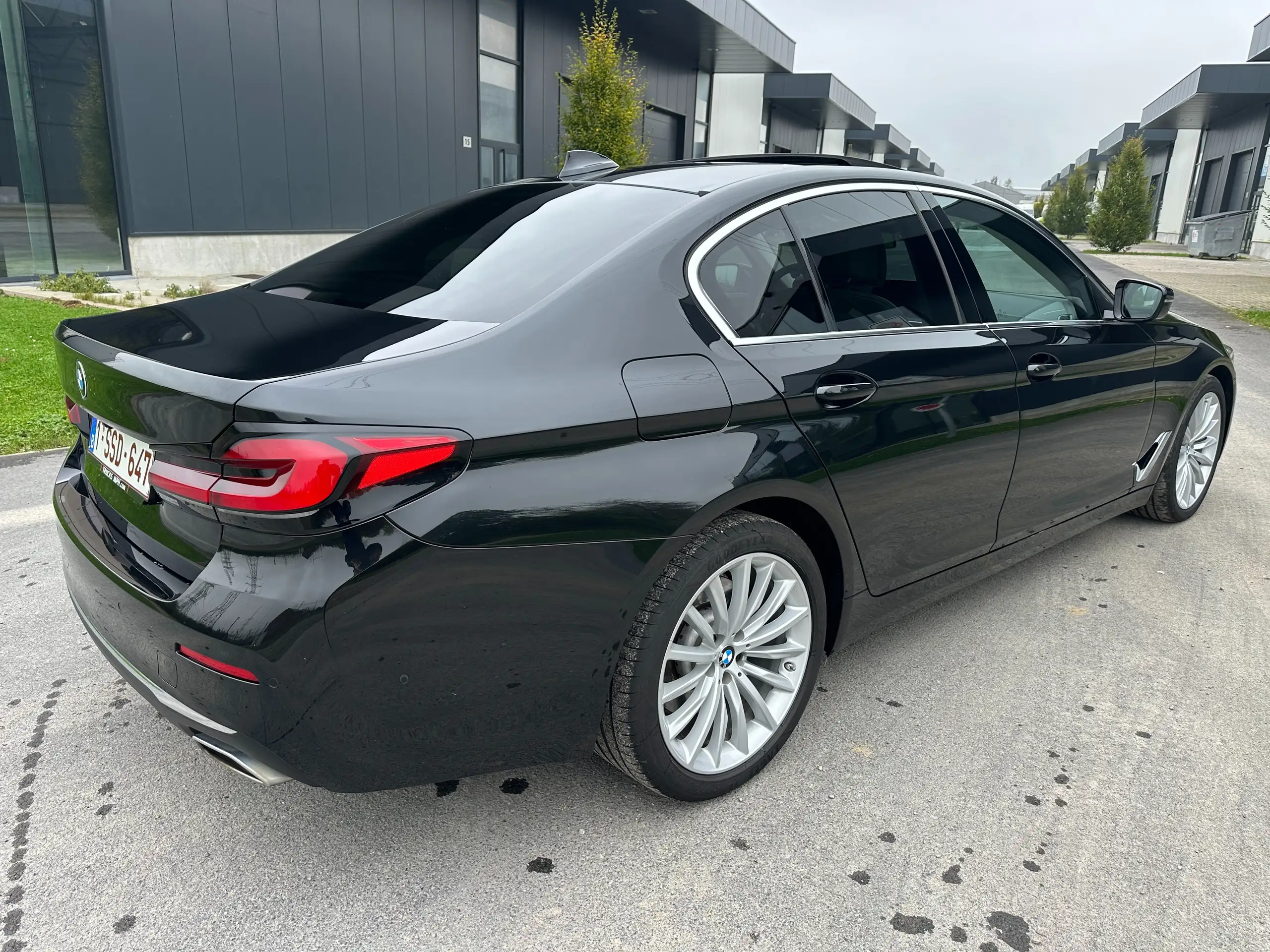 BMW - 530