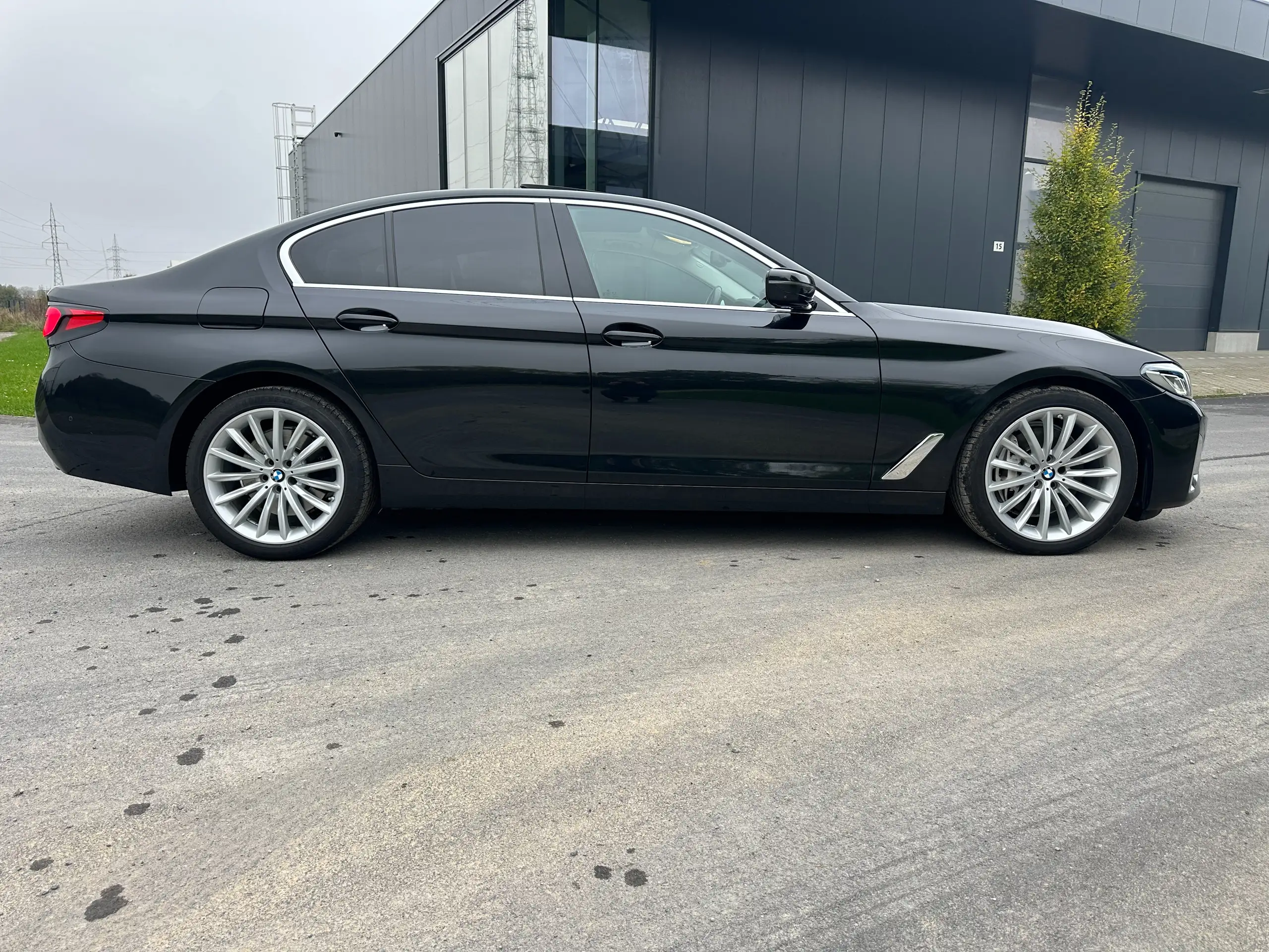 BMW - 530