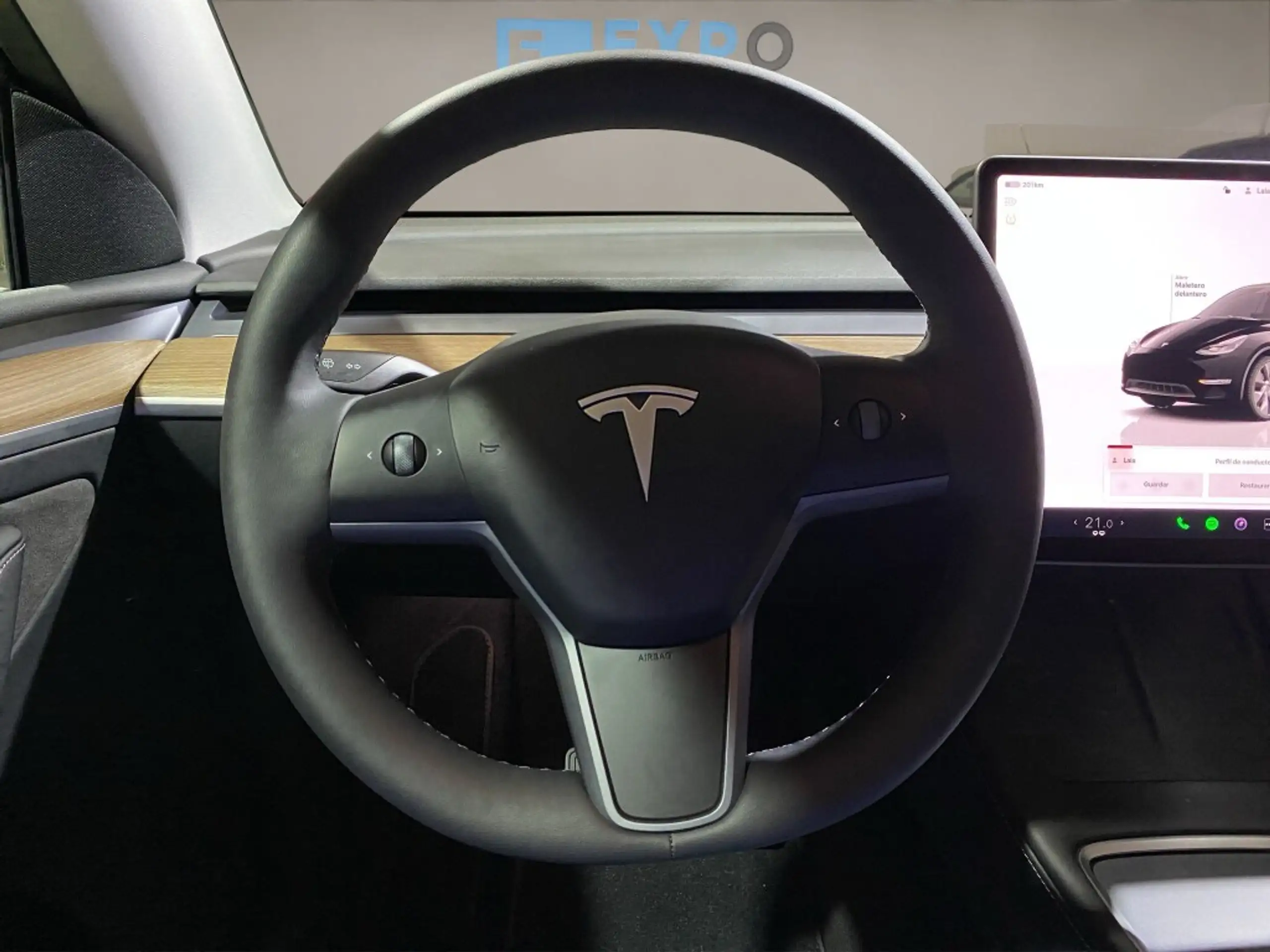 Tesla - Model Y