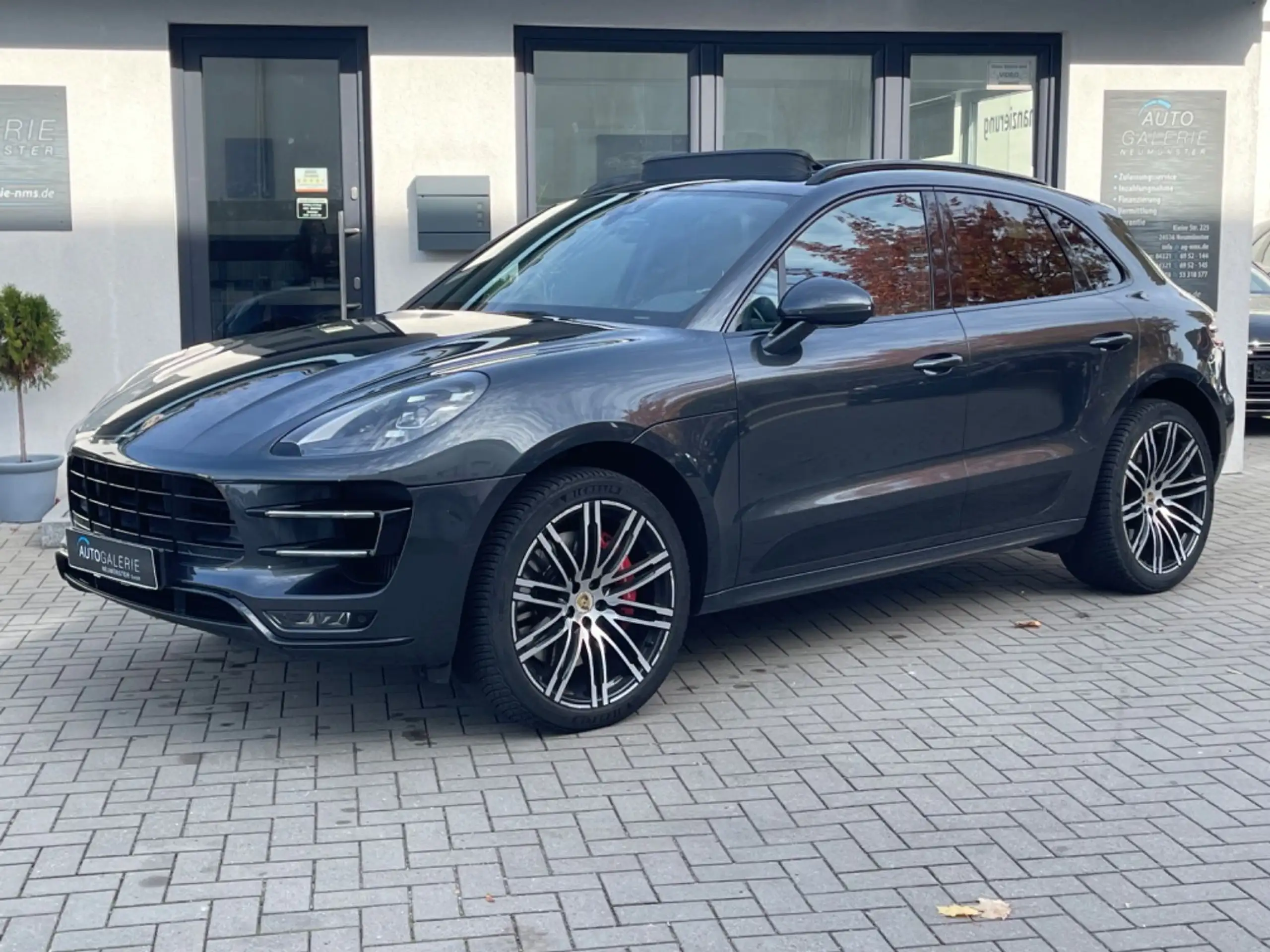 Porsche - Macan