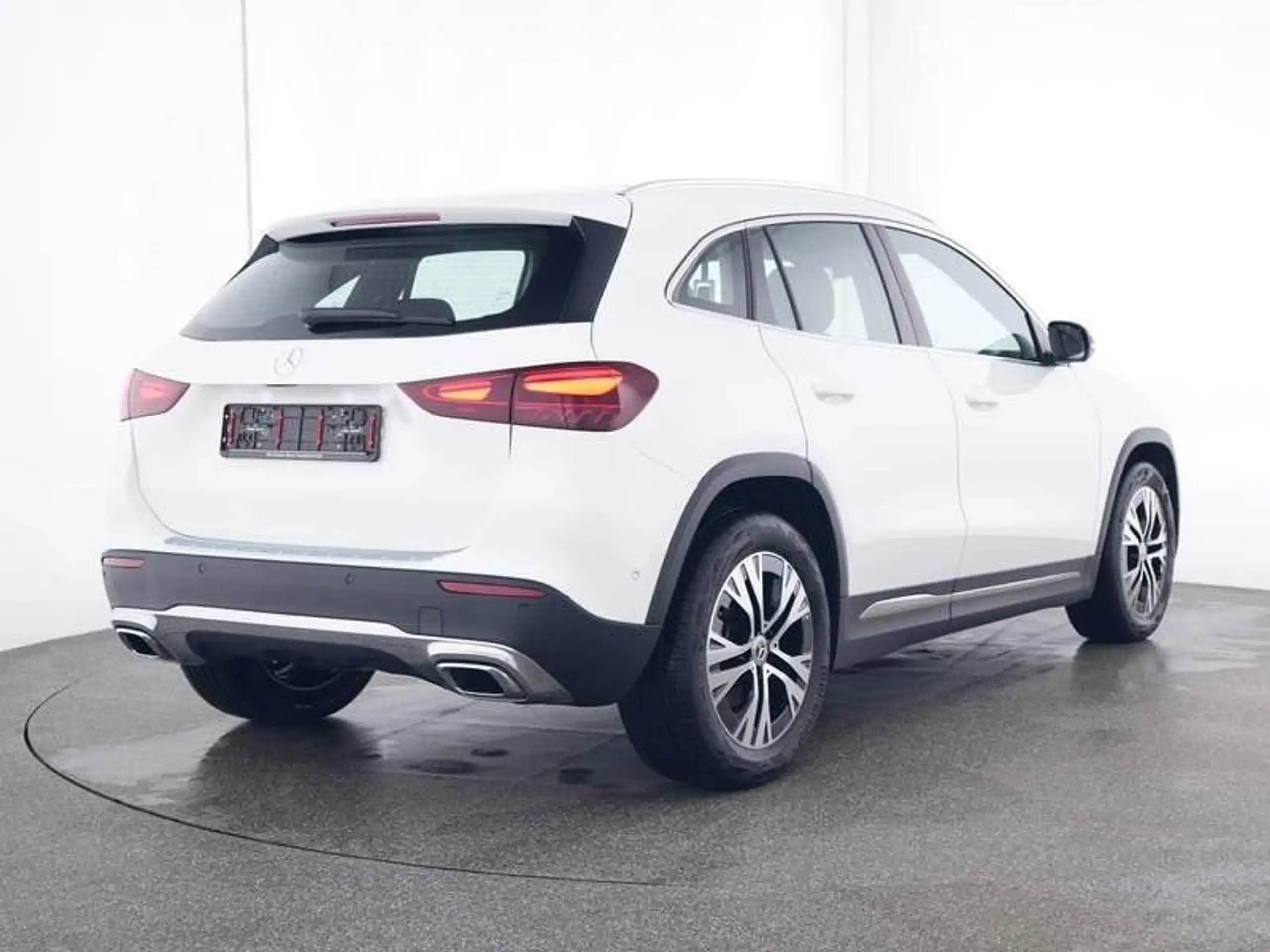 Mercedes-Benz - GLA 200