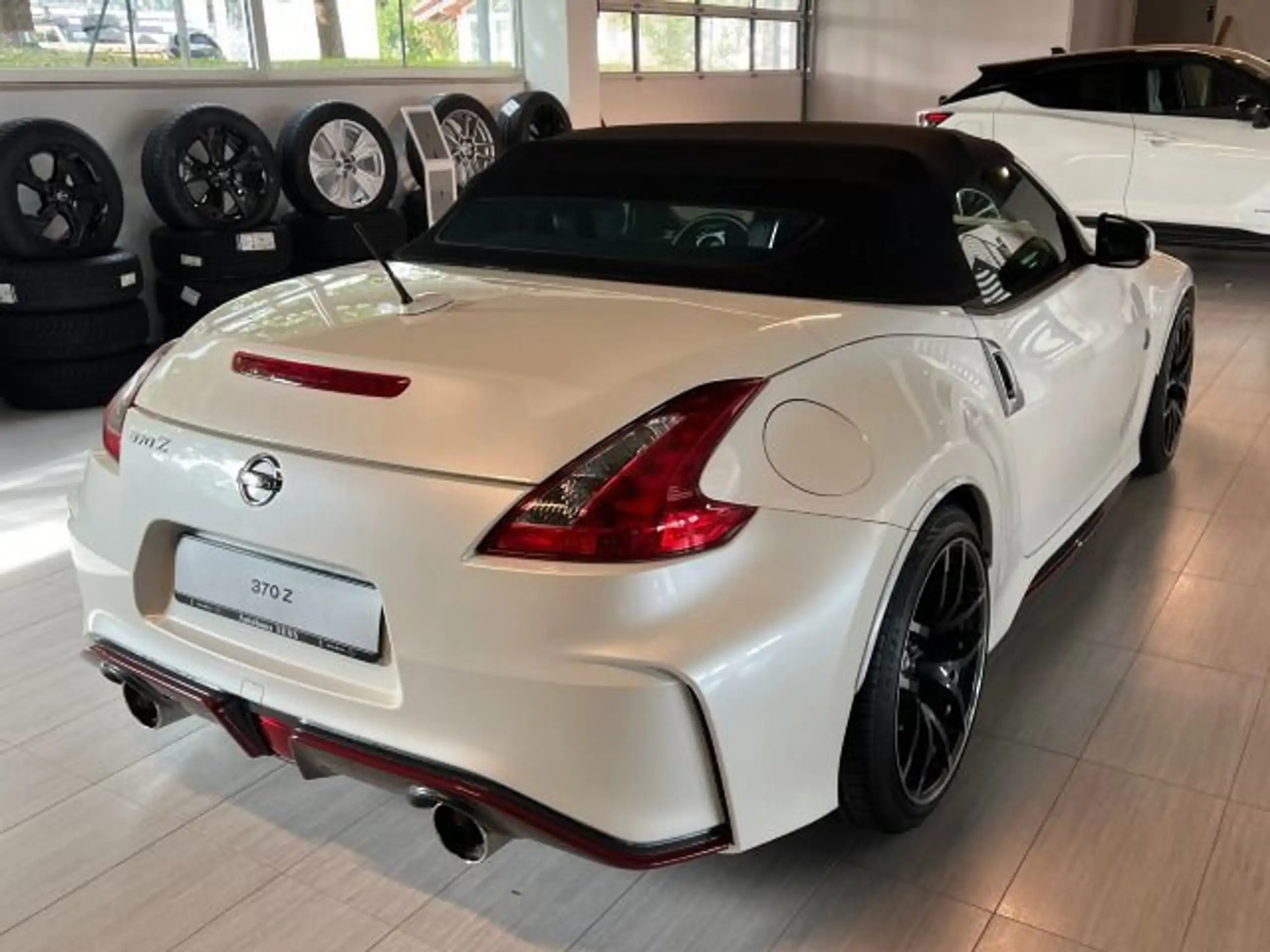 Nissan - 370Z