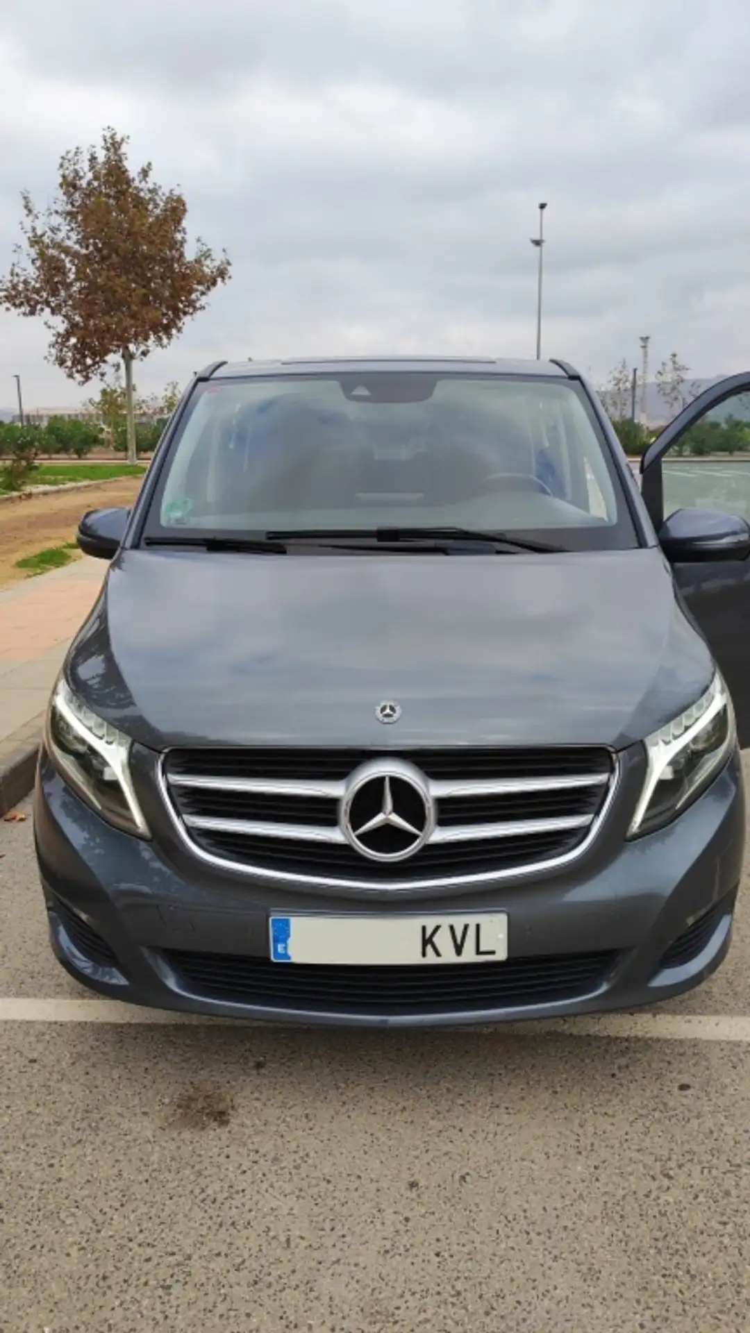 Mercedes-Benz - V 220