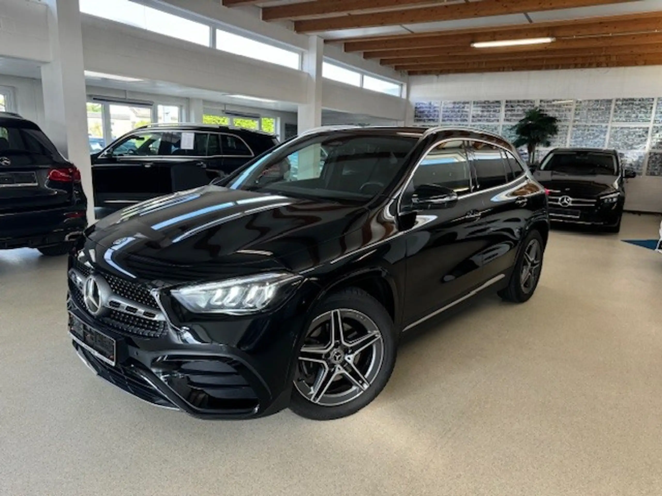 Mercedes-Benz - GLA 200