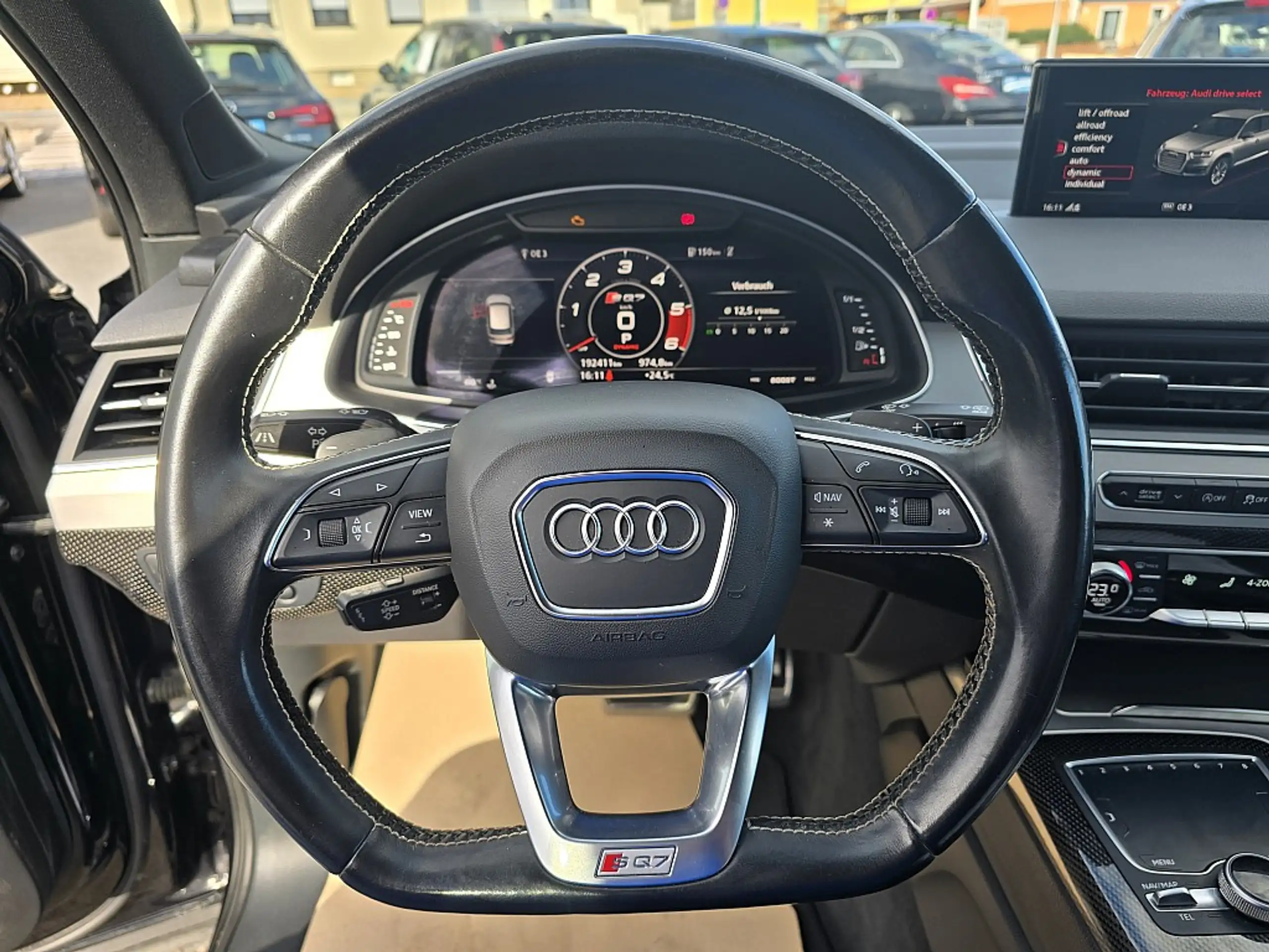 Audi - SQ7