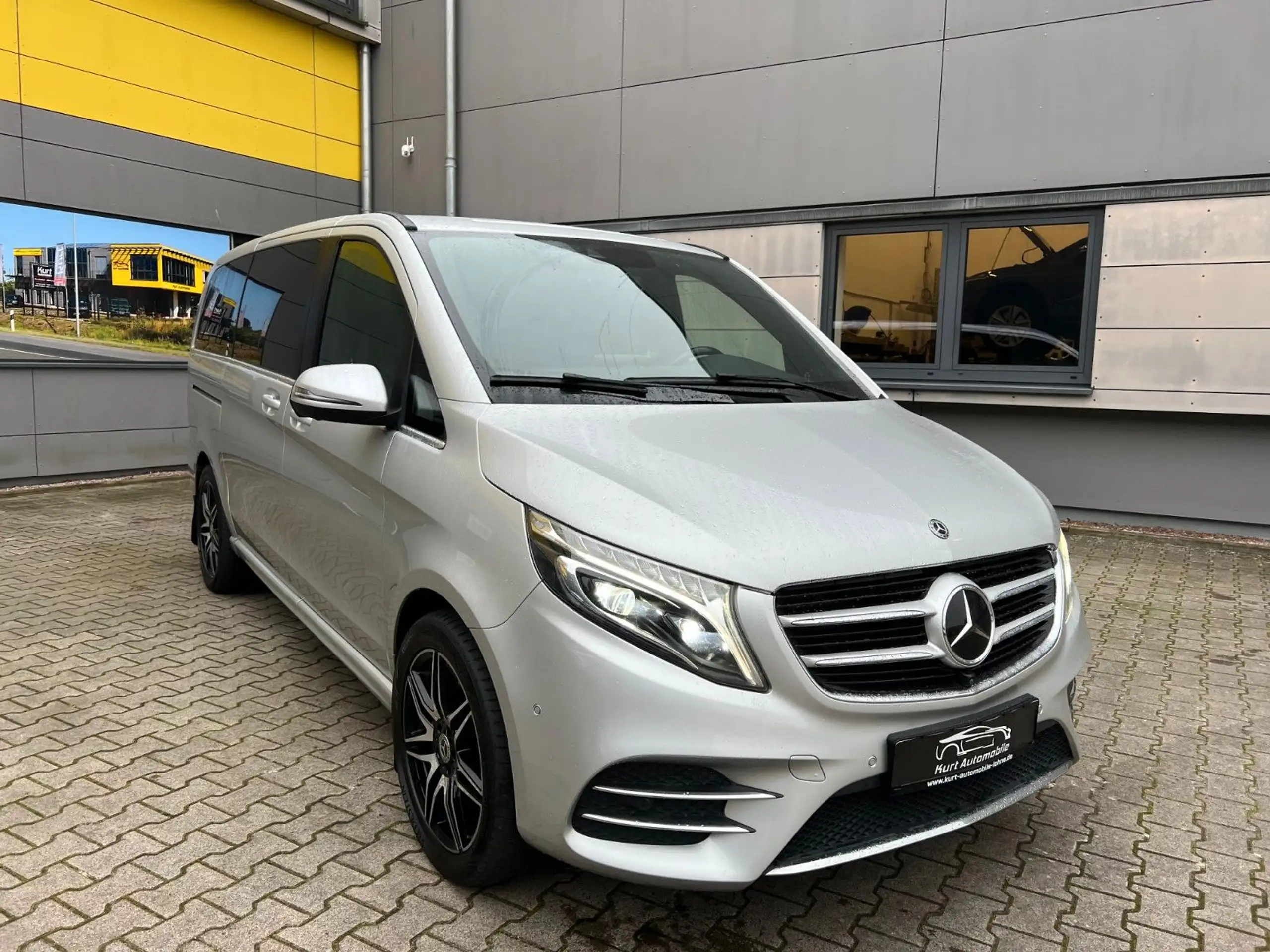 Mercedes-Benz - V 200