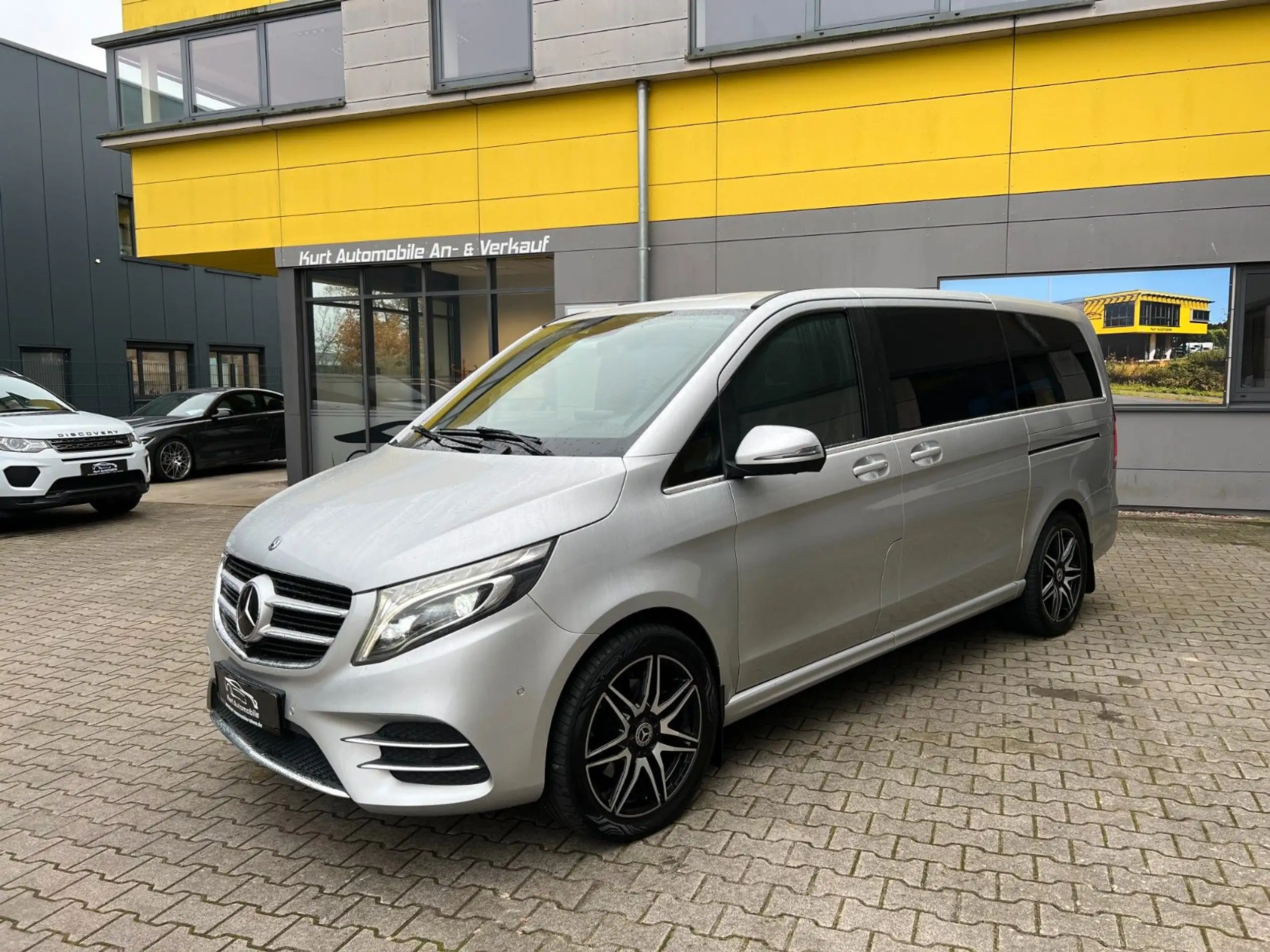 Mercedes-Benz - V 200