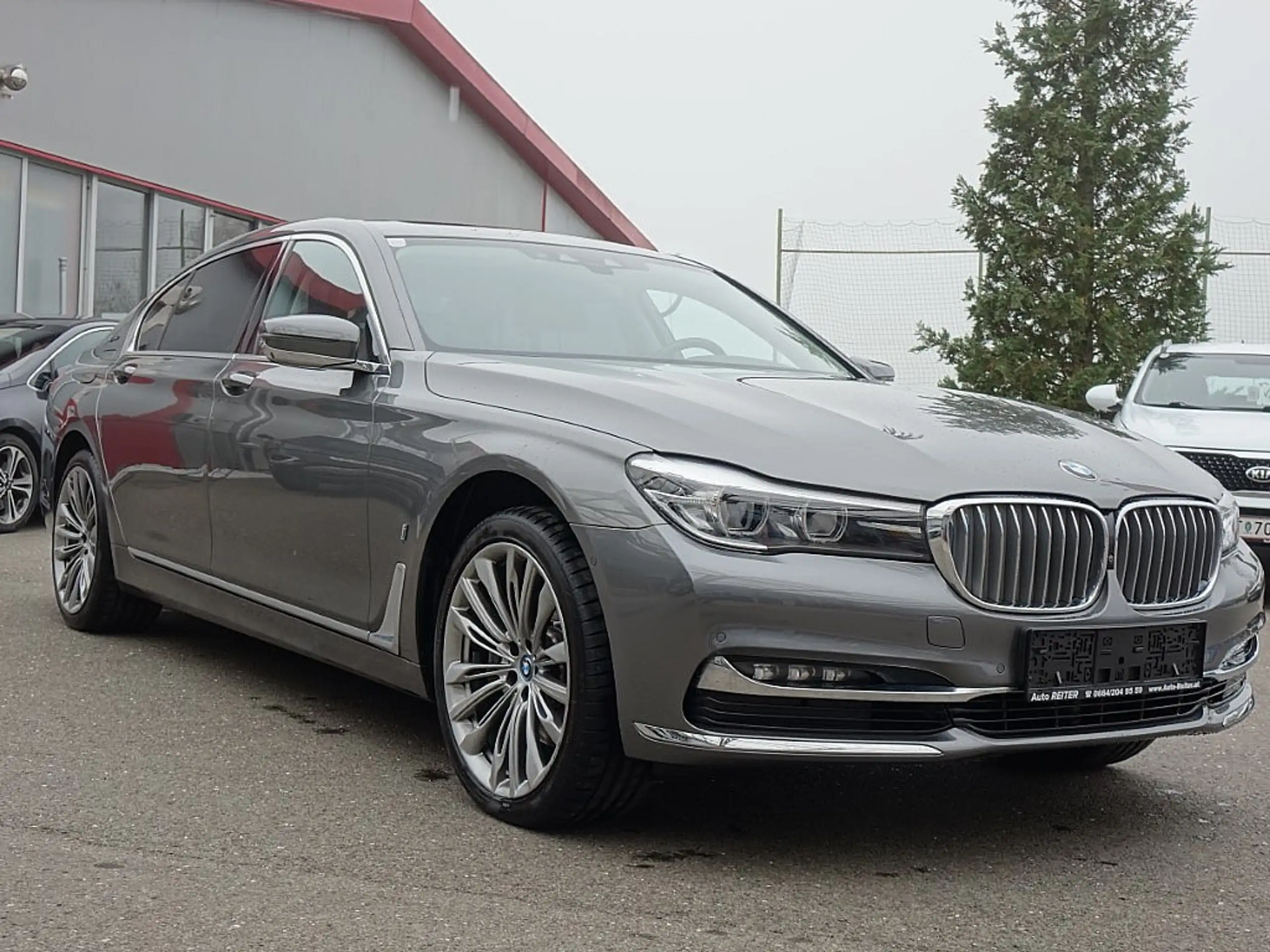 BMW - 740