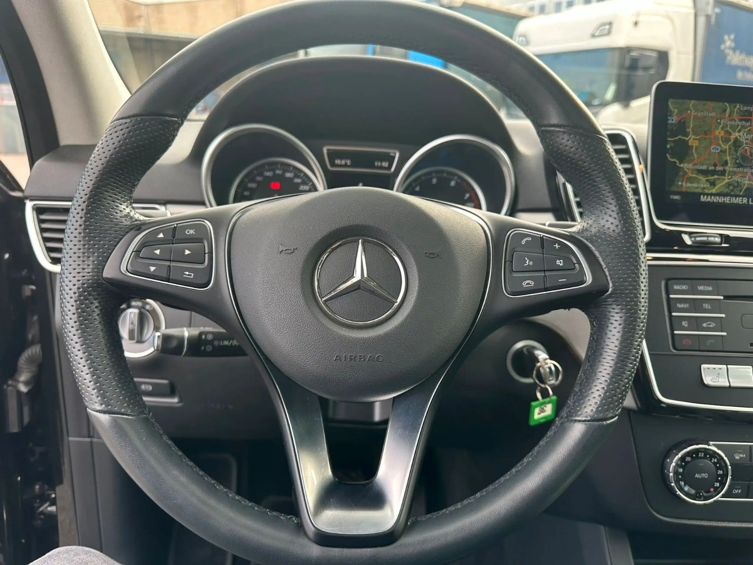 Mercedes-Benz - GLE 500