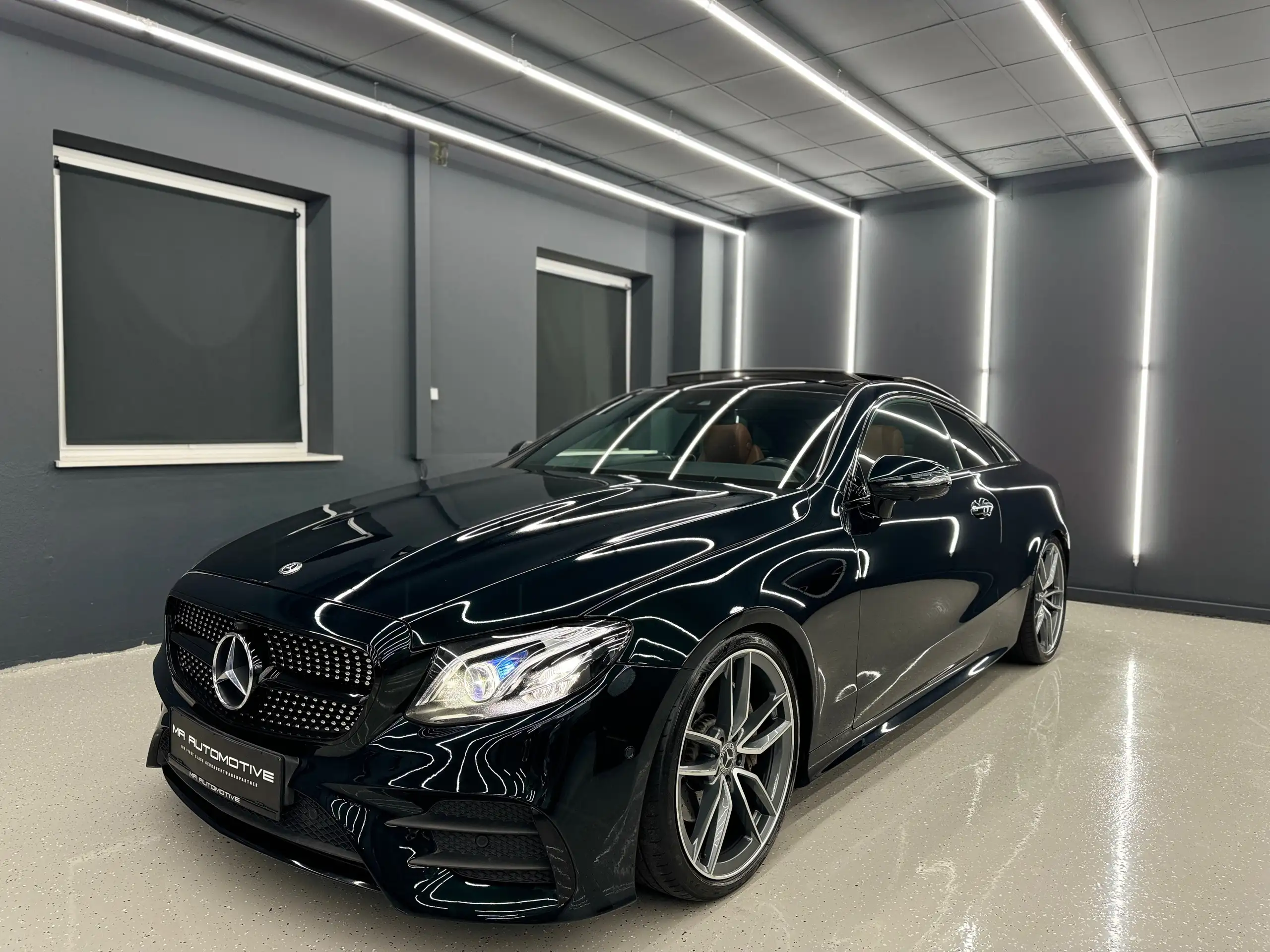 Mercedes-Benz - E 220