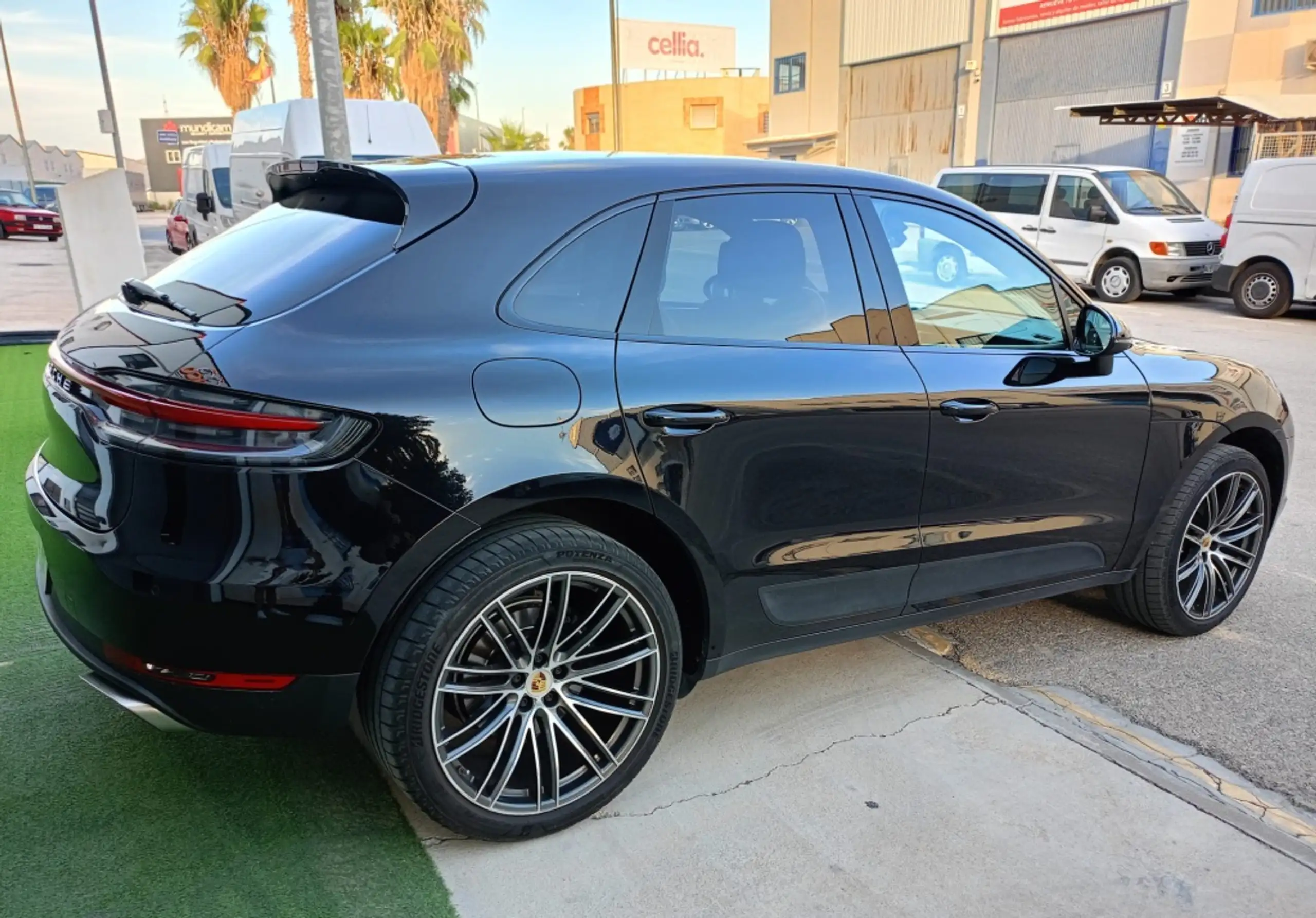 Porsche - Macan