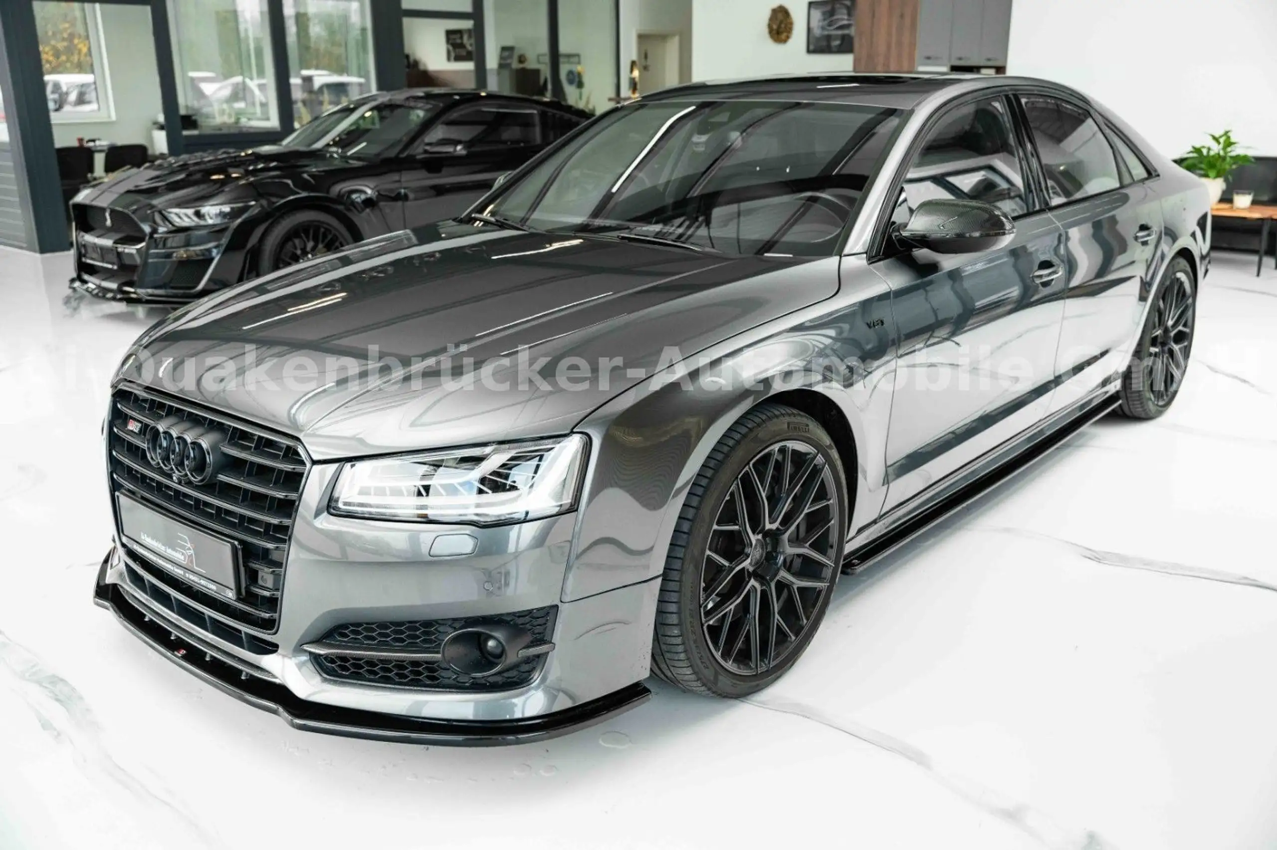 Audi - S8