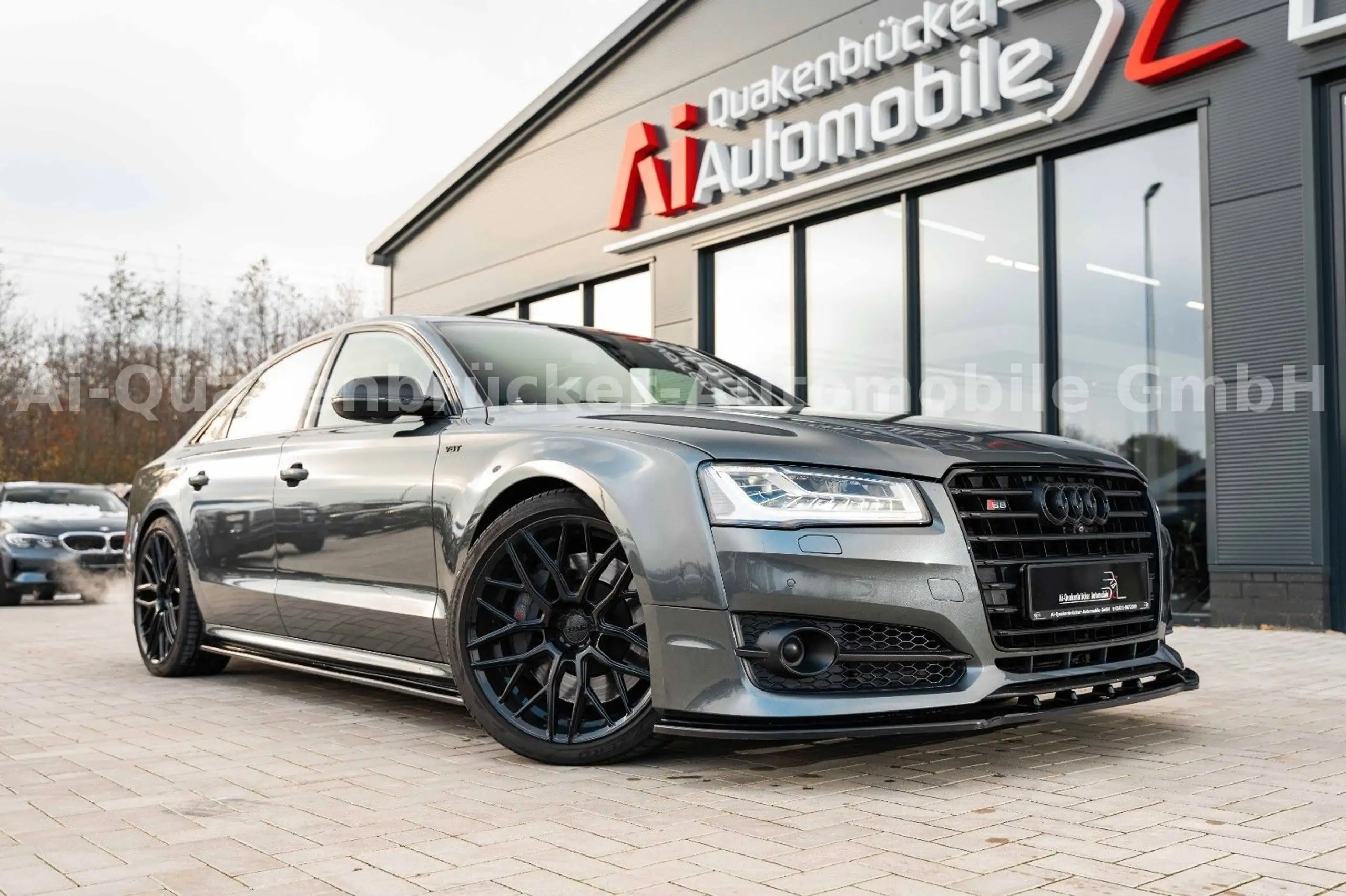 Audi - S8