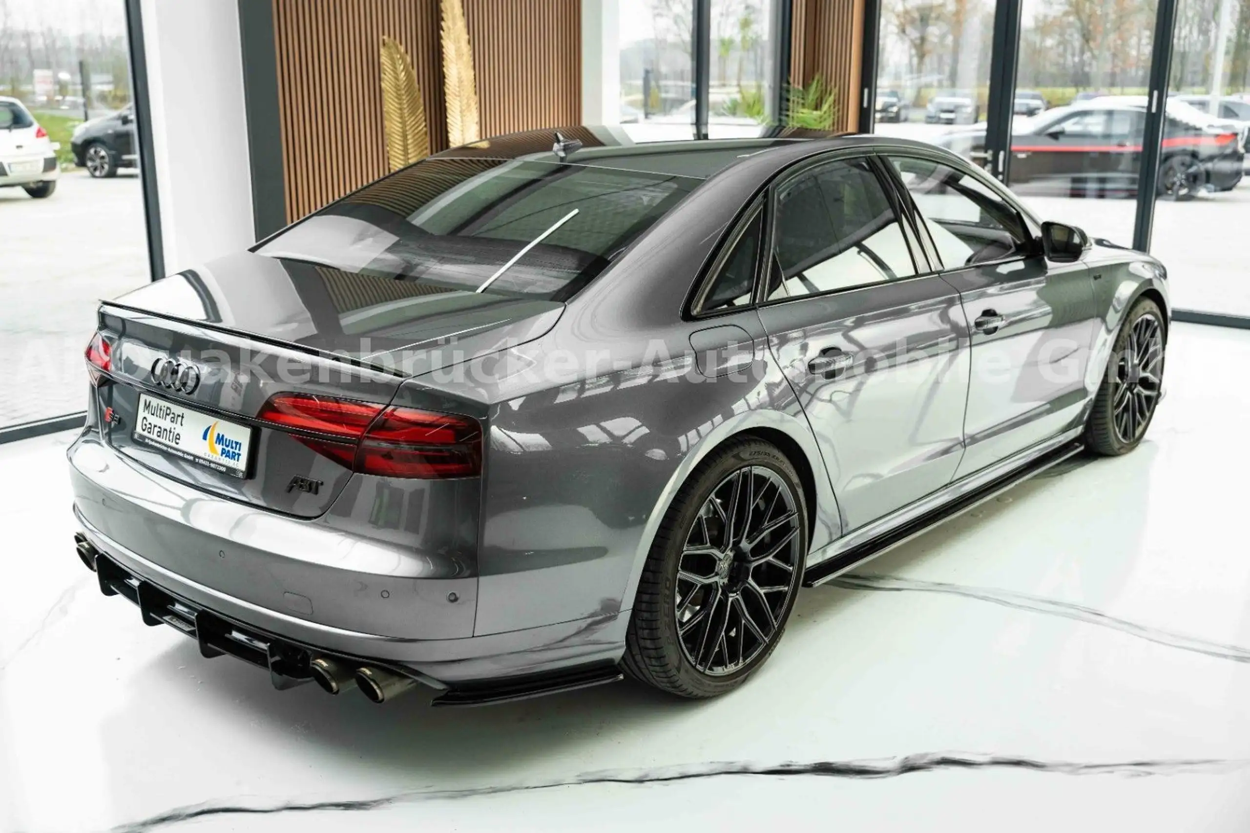 Audi - S8