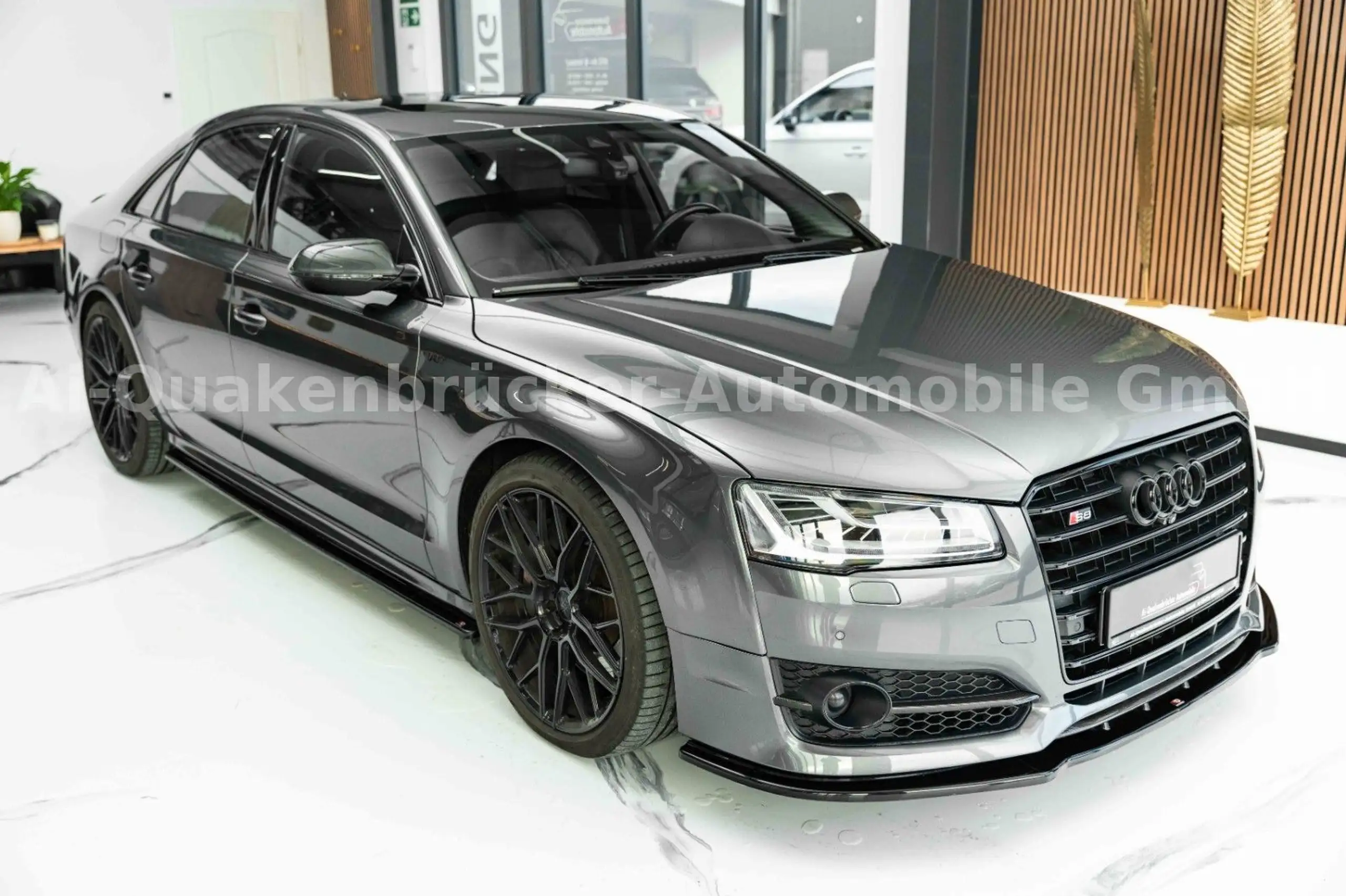 Audi - S8