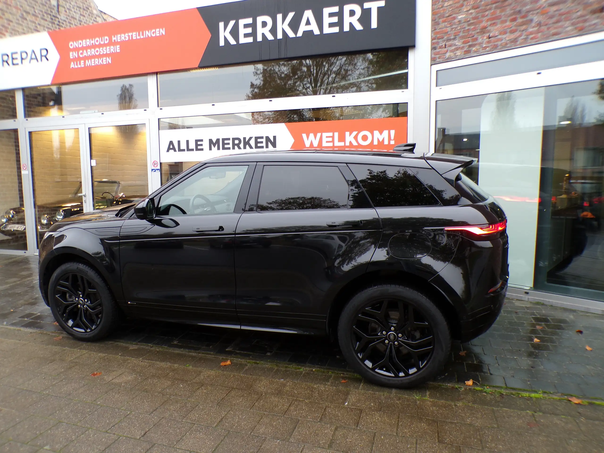 Land Rover - Range Rover Evoque