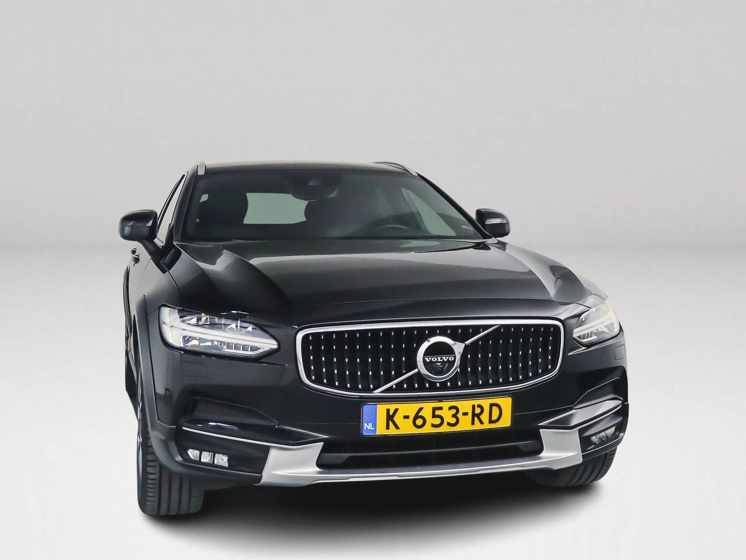 Volvo - V90 Cross Country