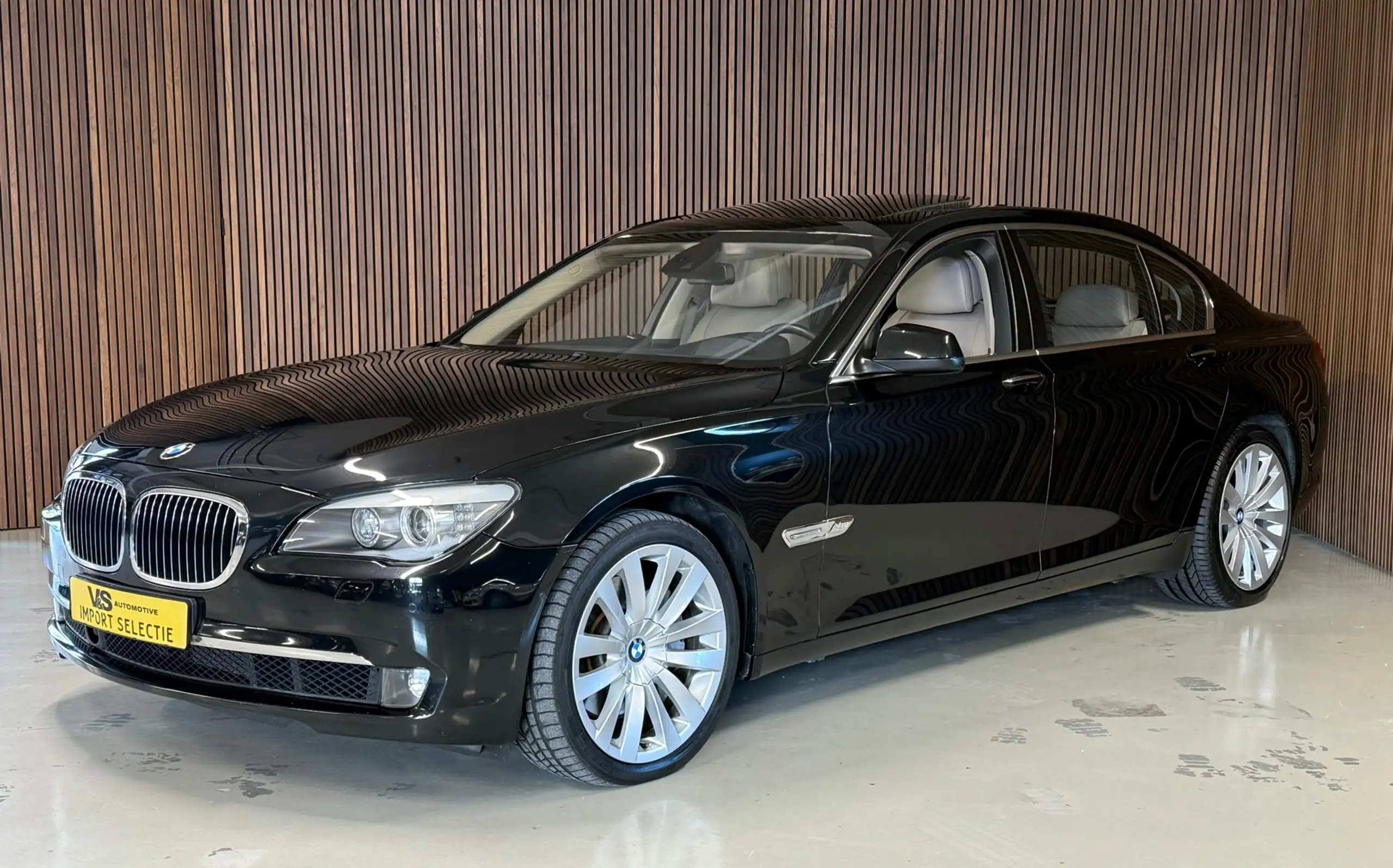 BMW - 760