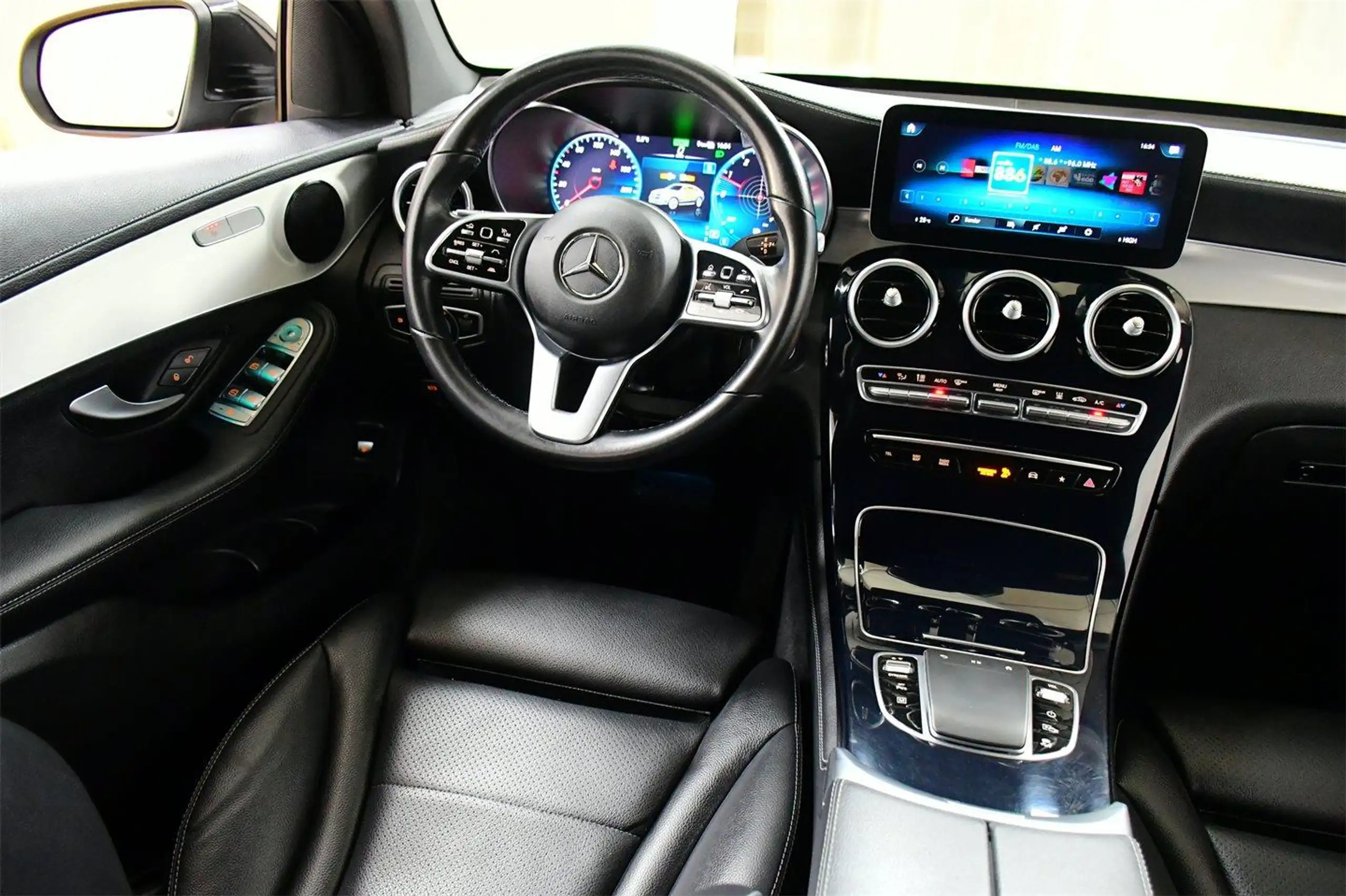 Mercedes-Benz - GLC 300