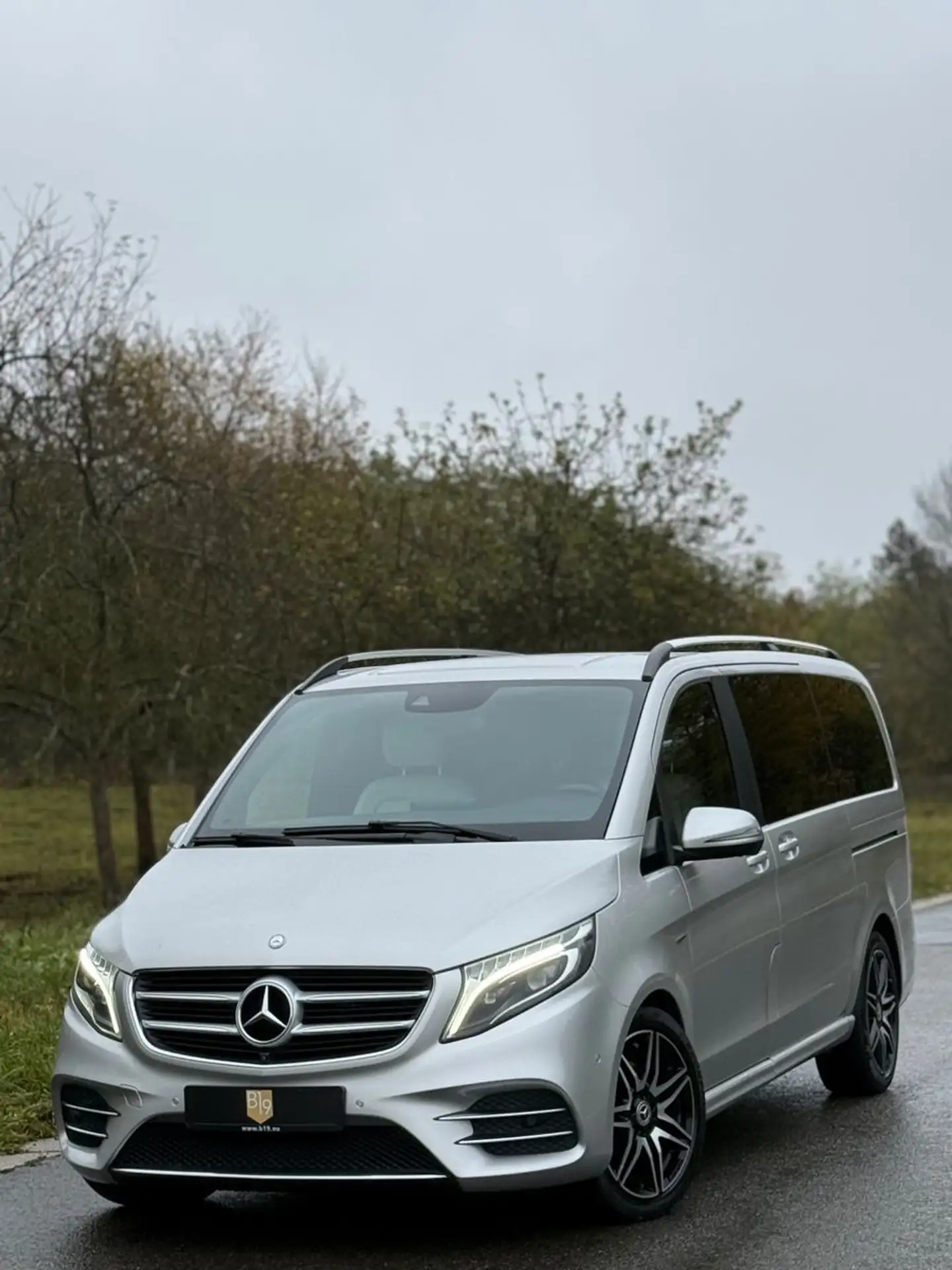 Mercedes-Benz - V 250