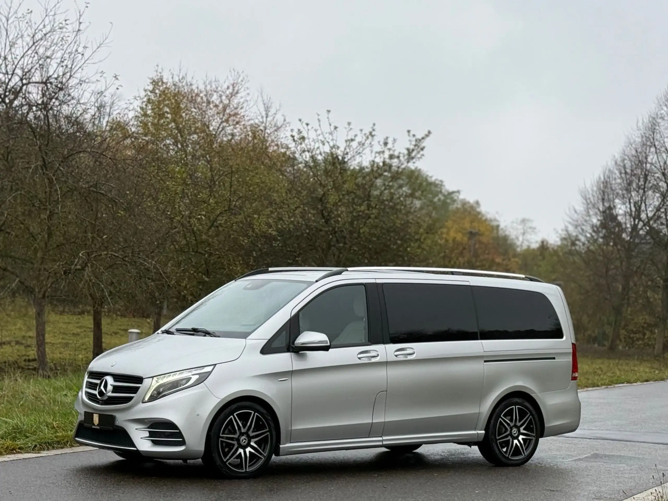 Mercedes-Benz - V 250