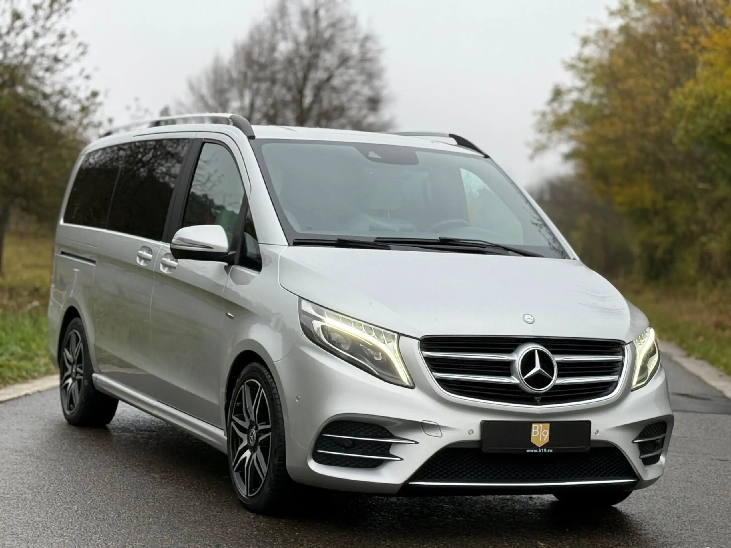 Mercedes-Benz - V 250