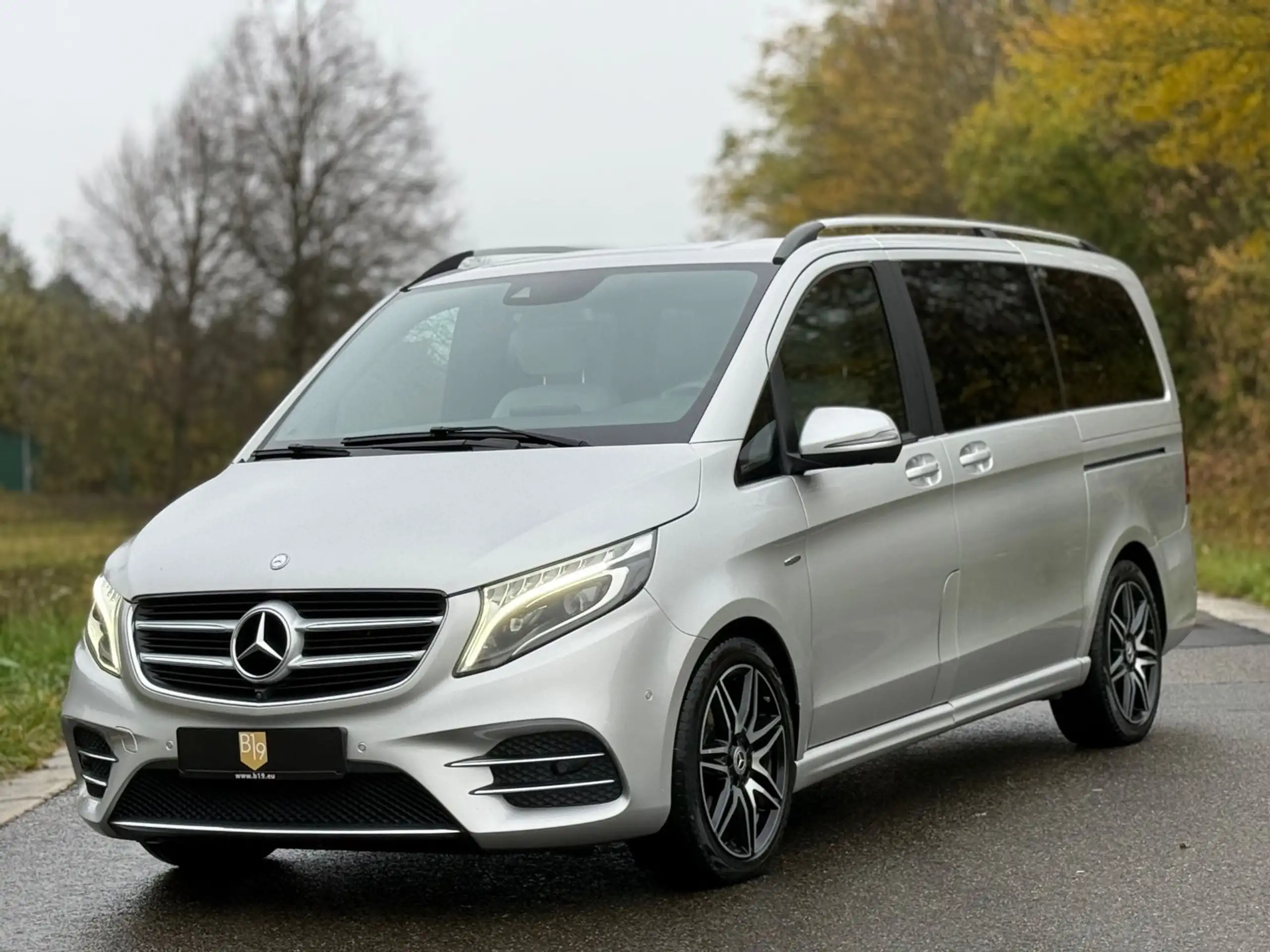 Mercedes-Benz - V 250