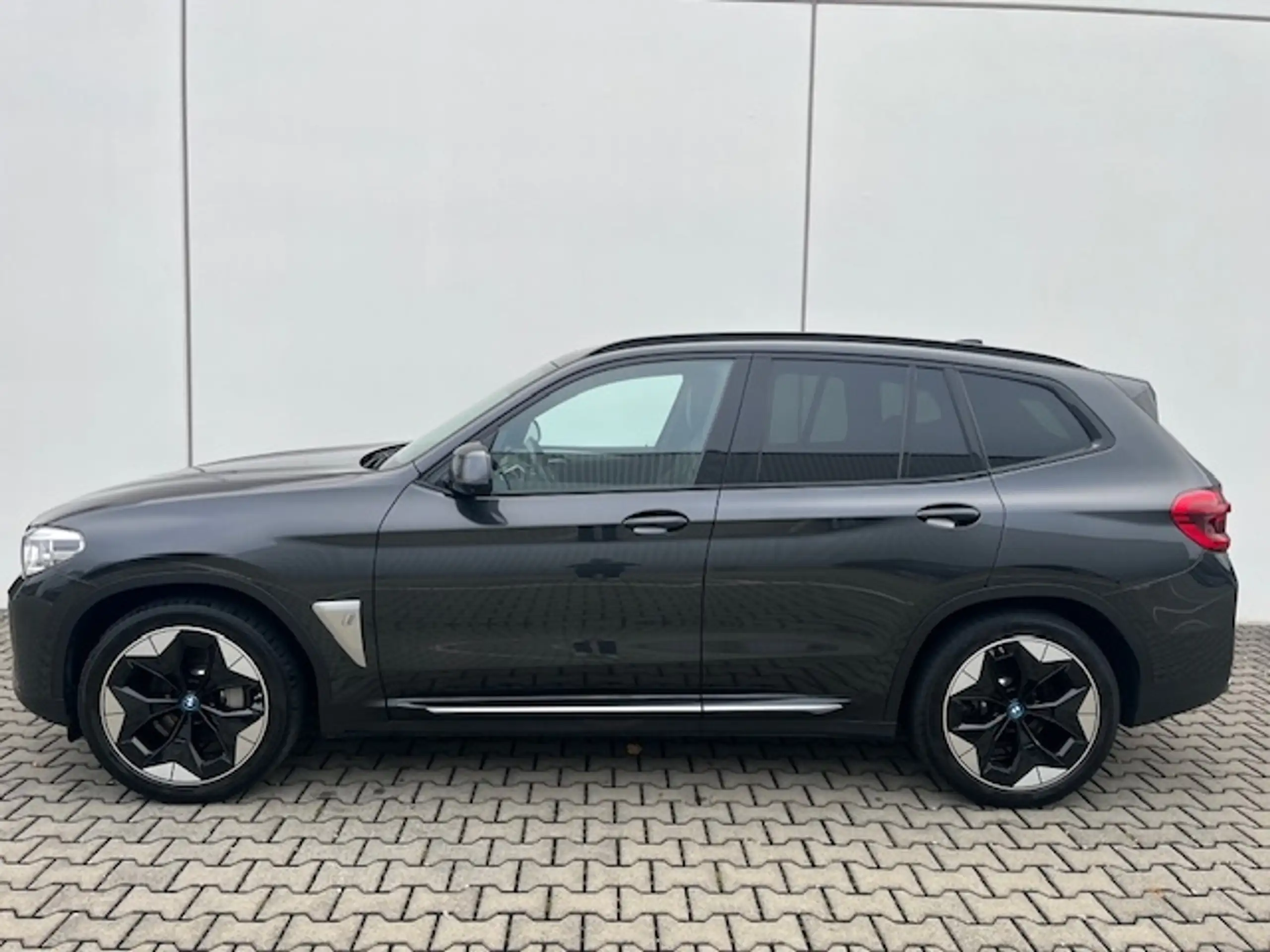 BMW - iX3