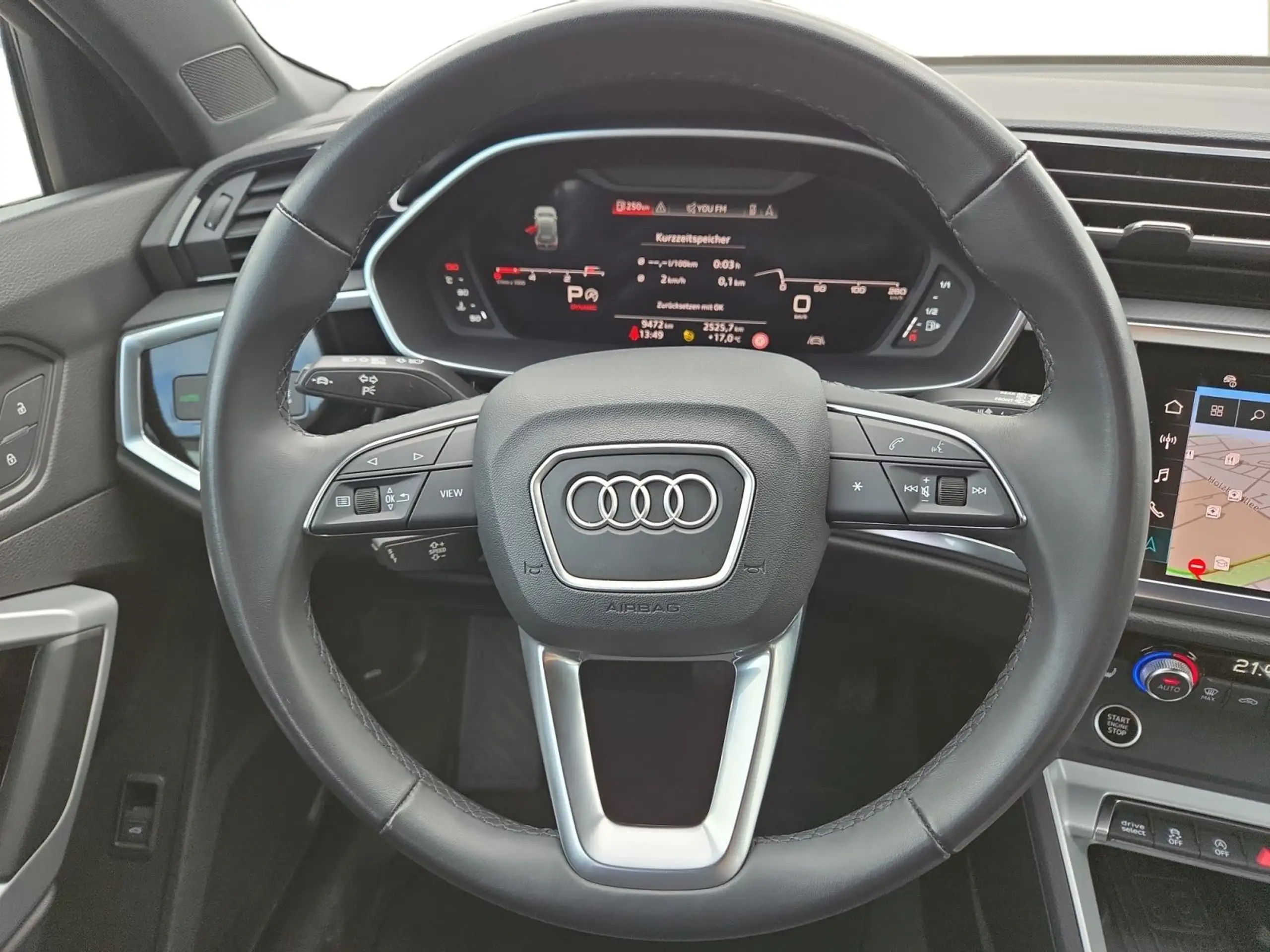 Audi - Q3