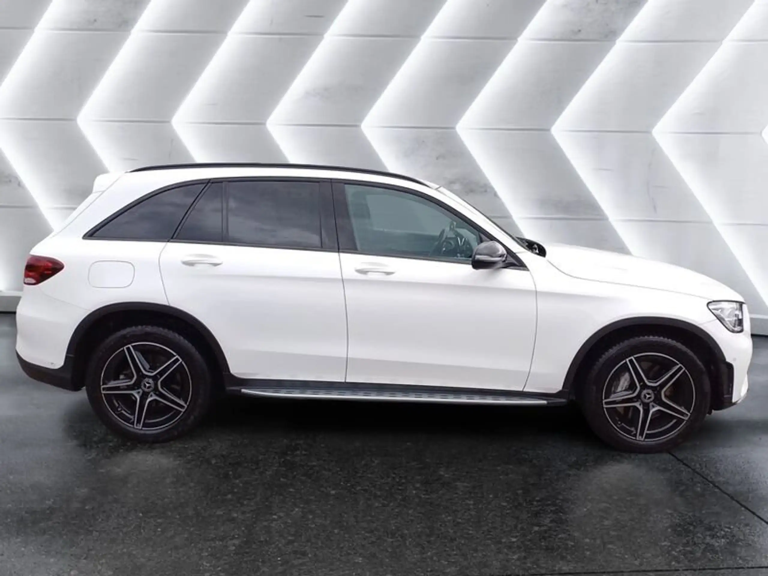 Mercedes-Benz - GLC 220