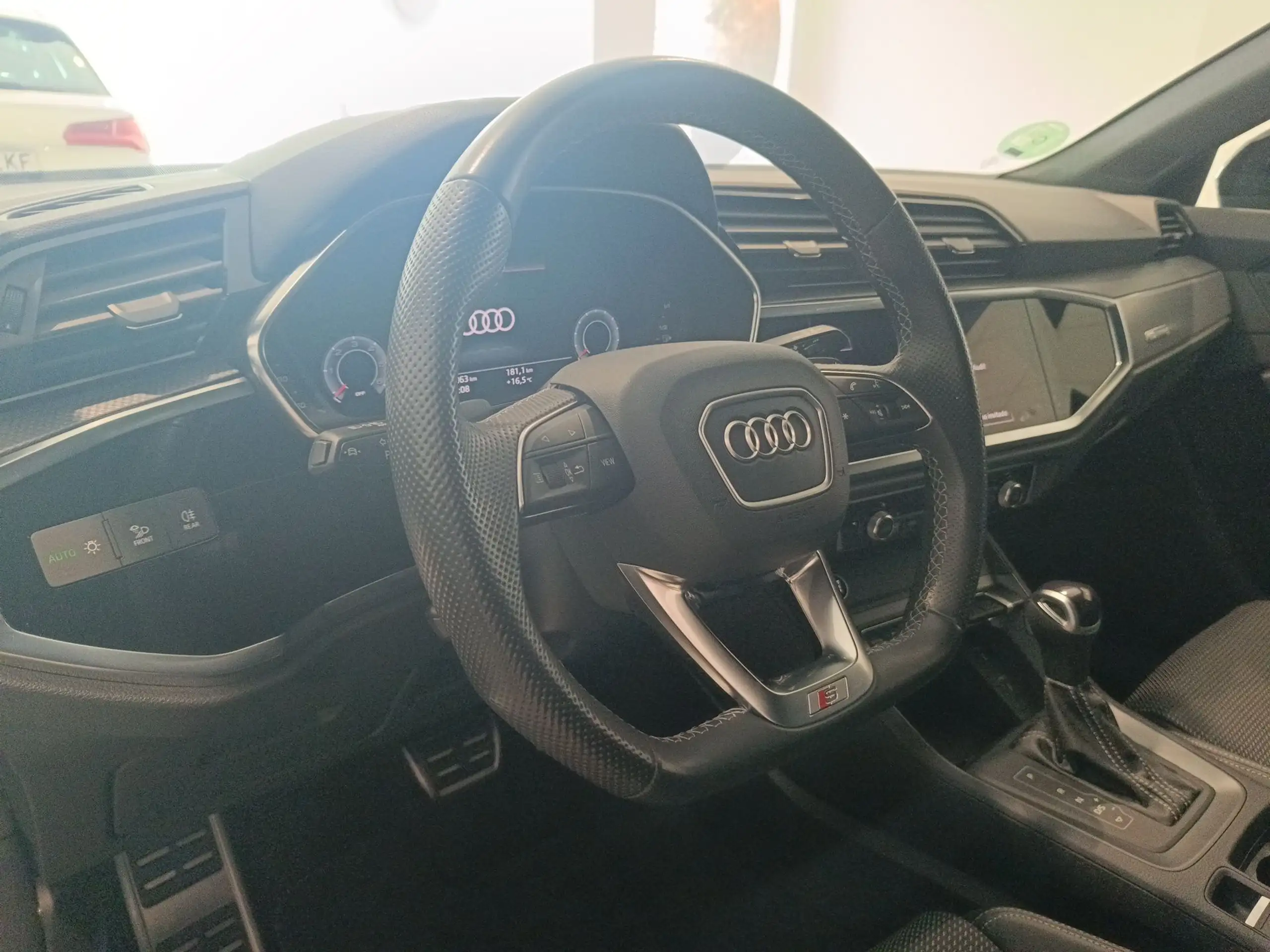 Audi - Q3