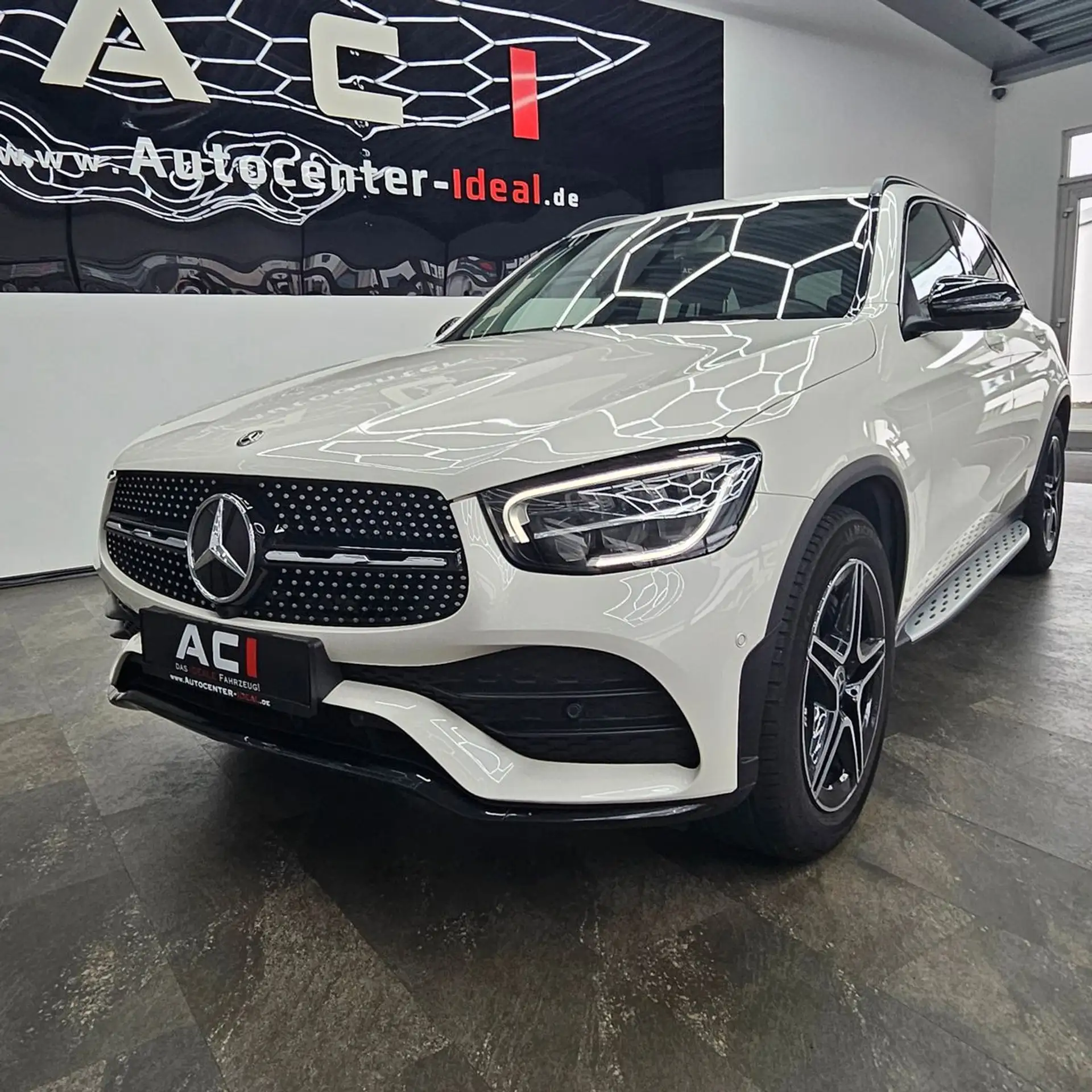 Mercedes-Benz - GLC 300