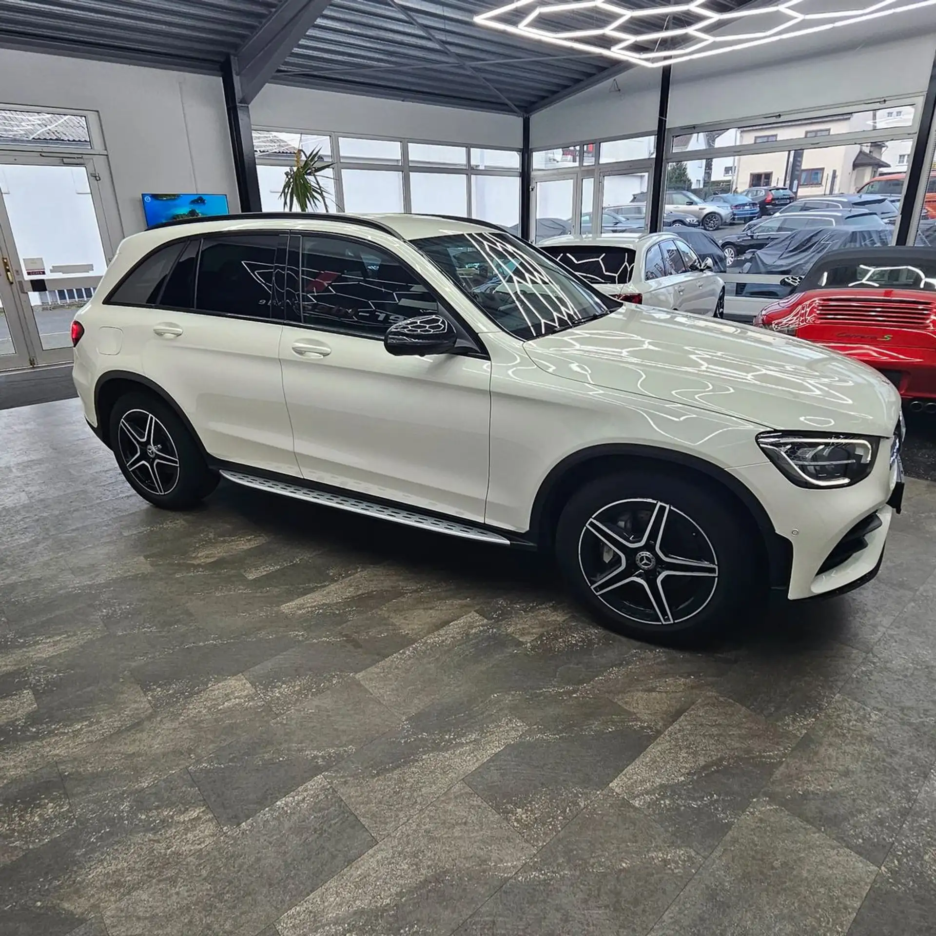 Mercedes-Benz - GLC 300