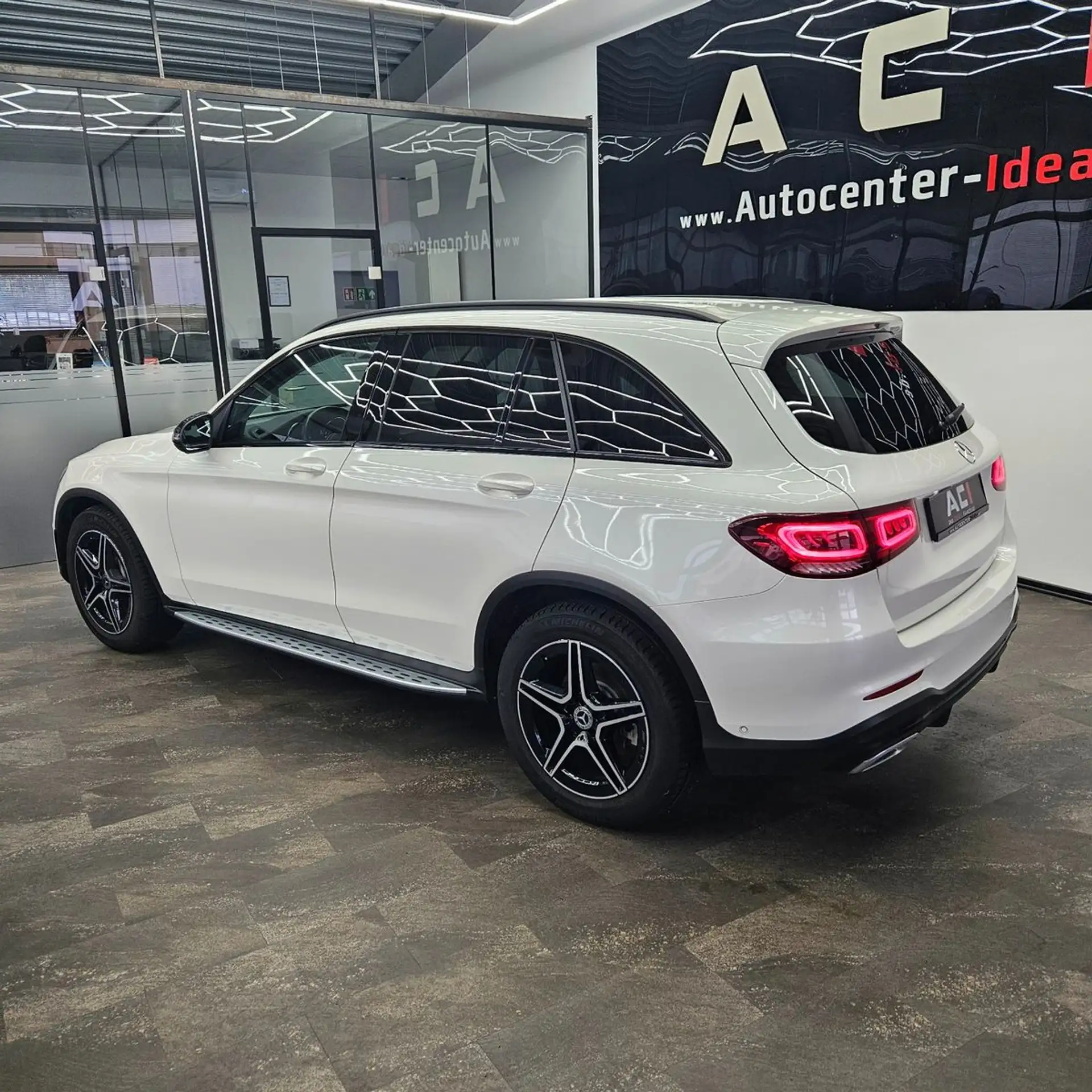 Mercedes-Benz - GLC 300