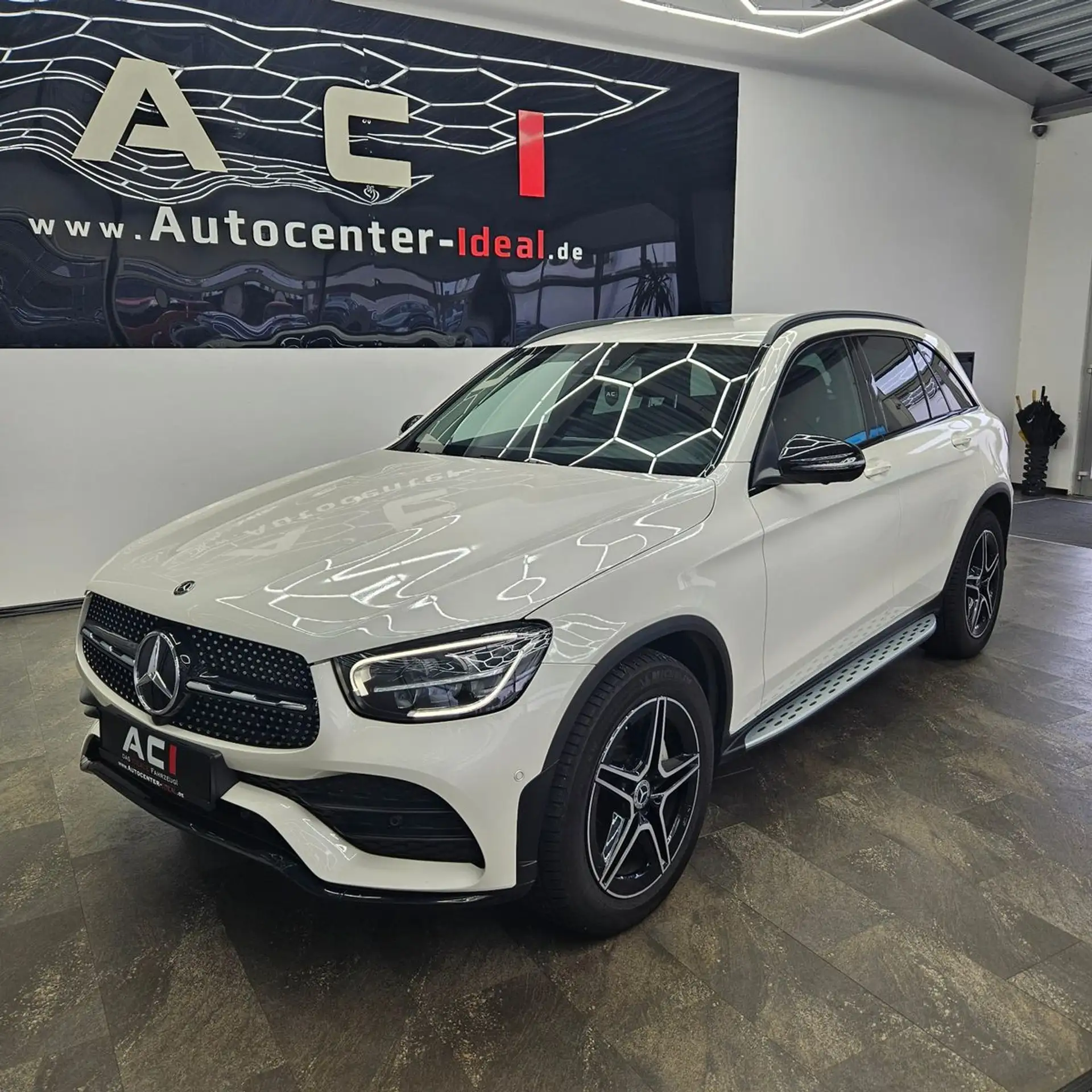 Mercedes-Benz - GLC 300