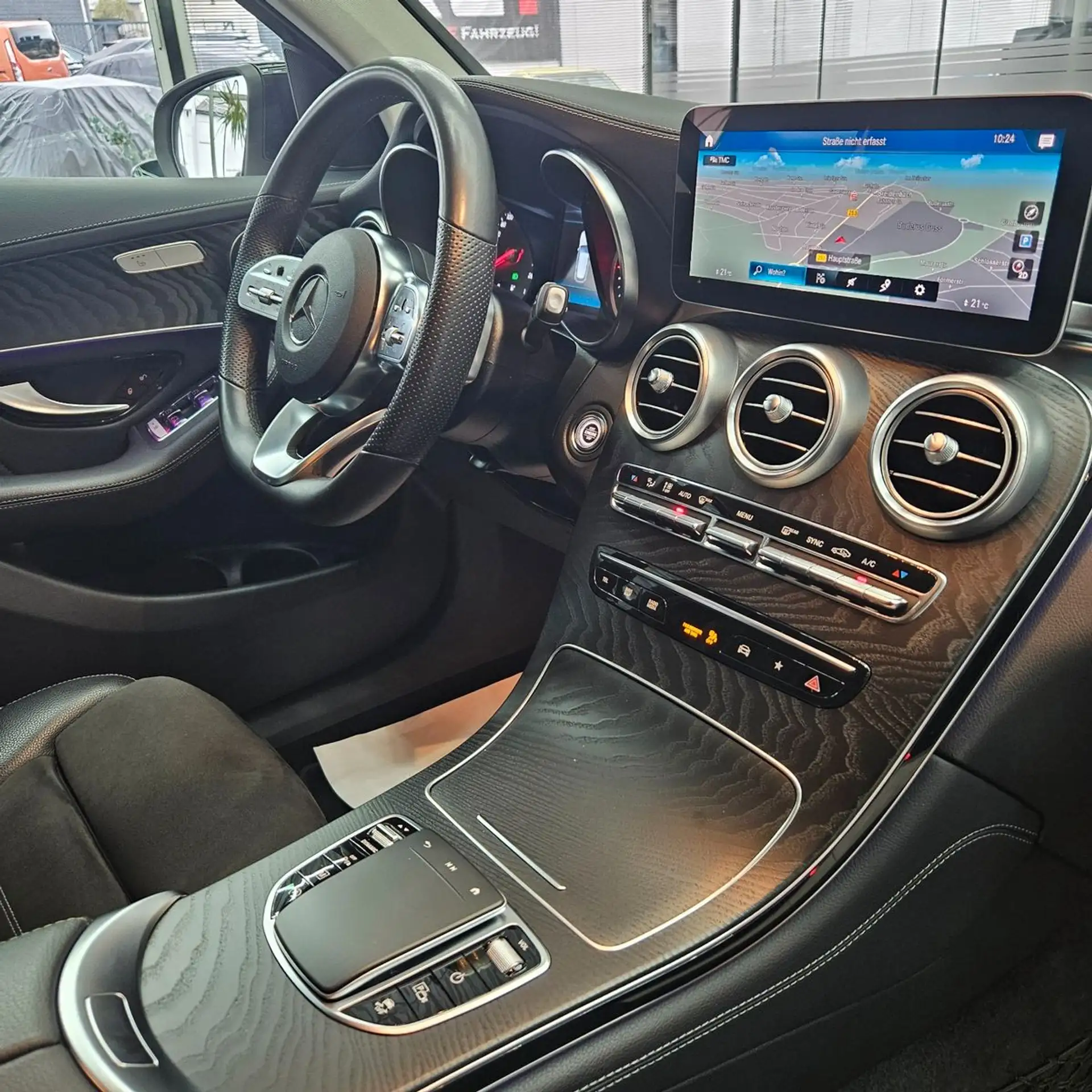 Mercedes-Benz - GLC 300