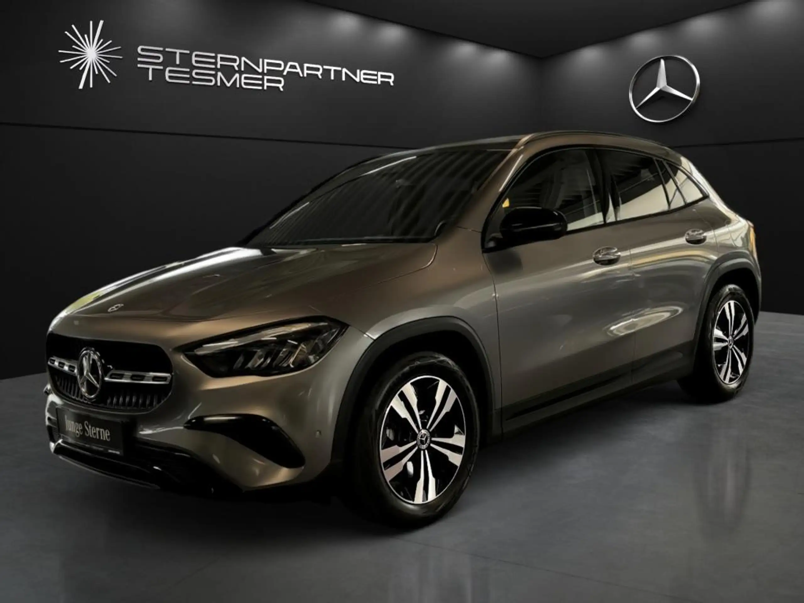 Mercedes-Benz - GLA 200