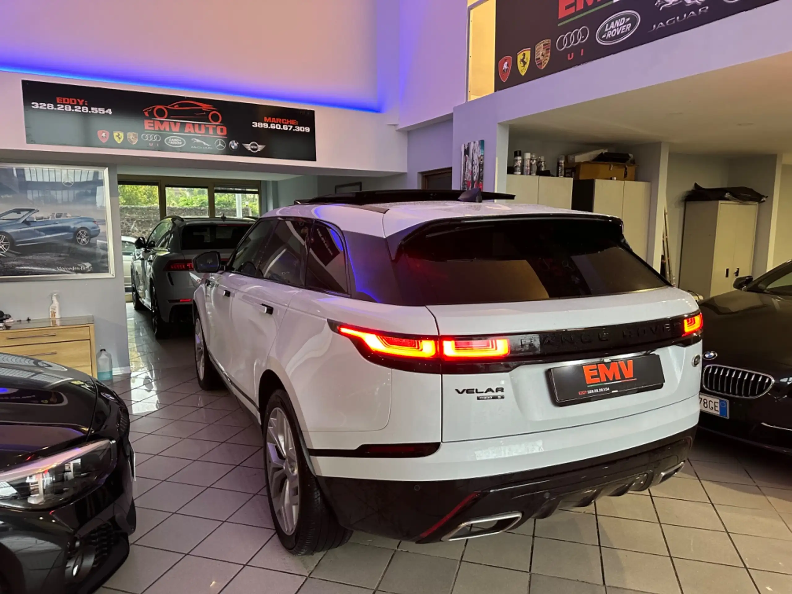 Land Rover - Range Rover Velar