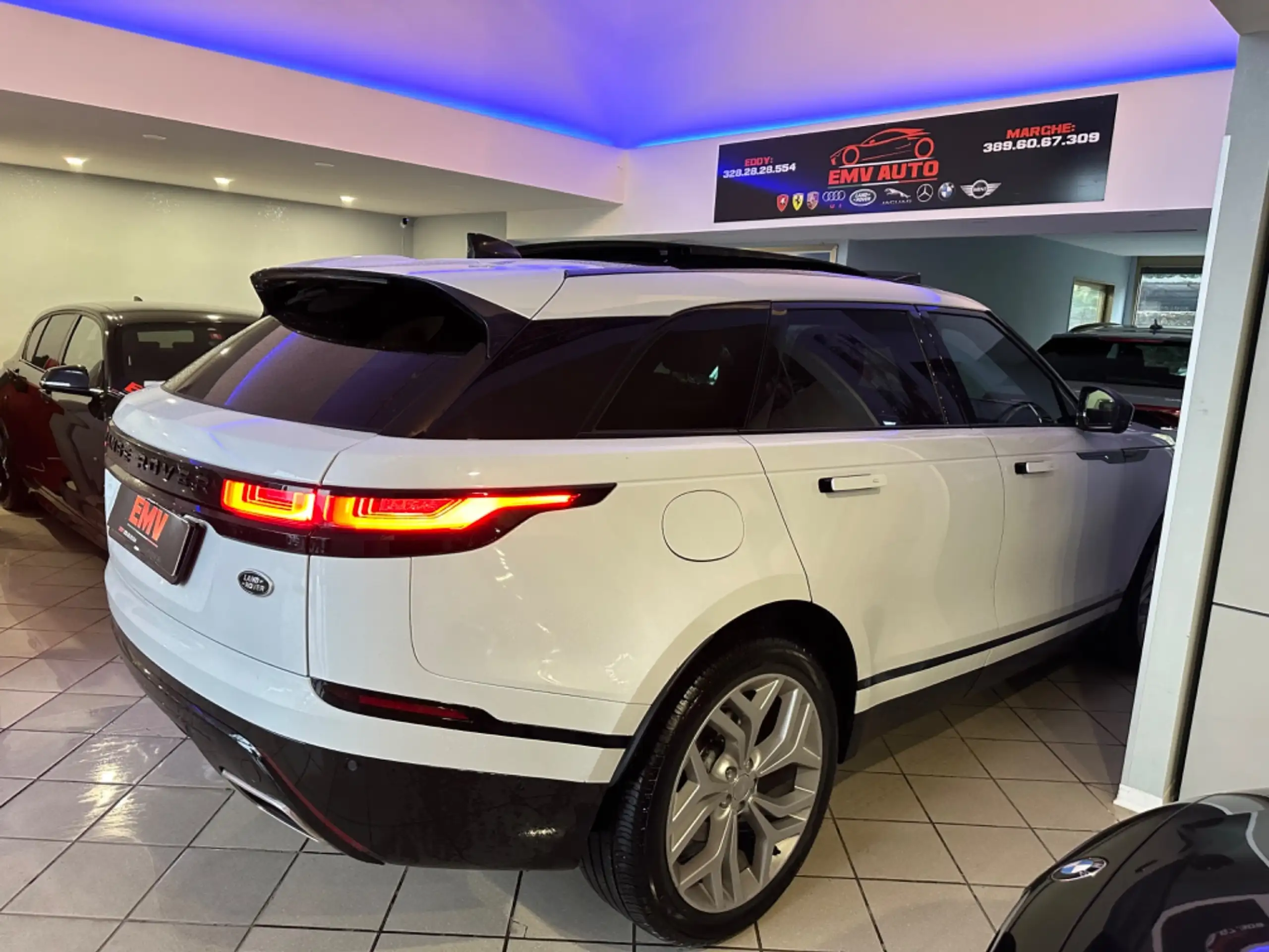 Land Rover - Range Rover Velar