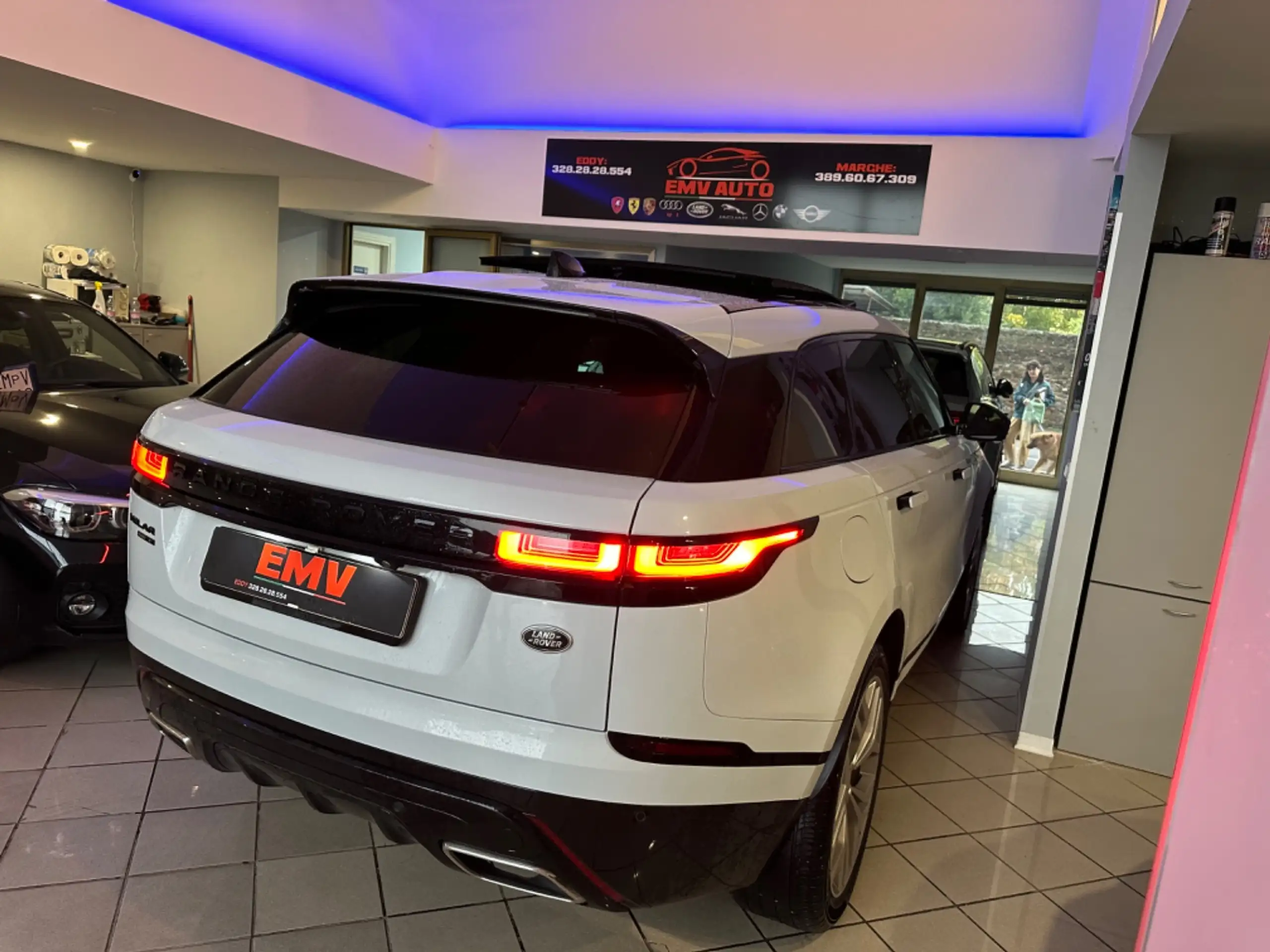 Land Rover - Range Rover Velar