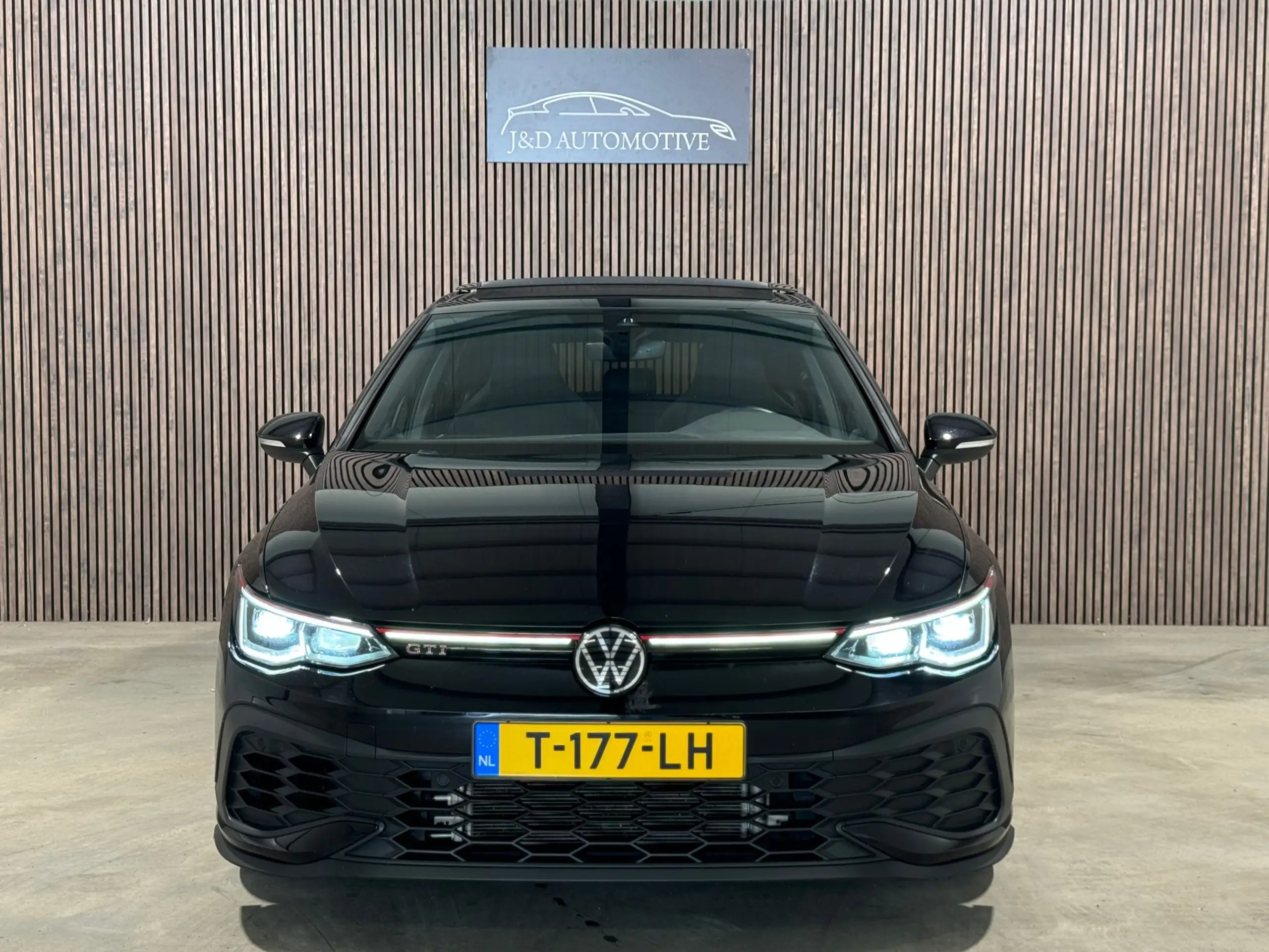 Volkswagen - Golf GTI