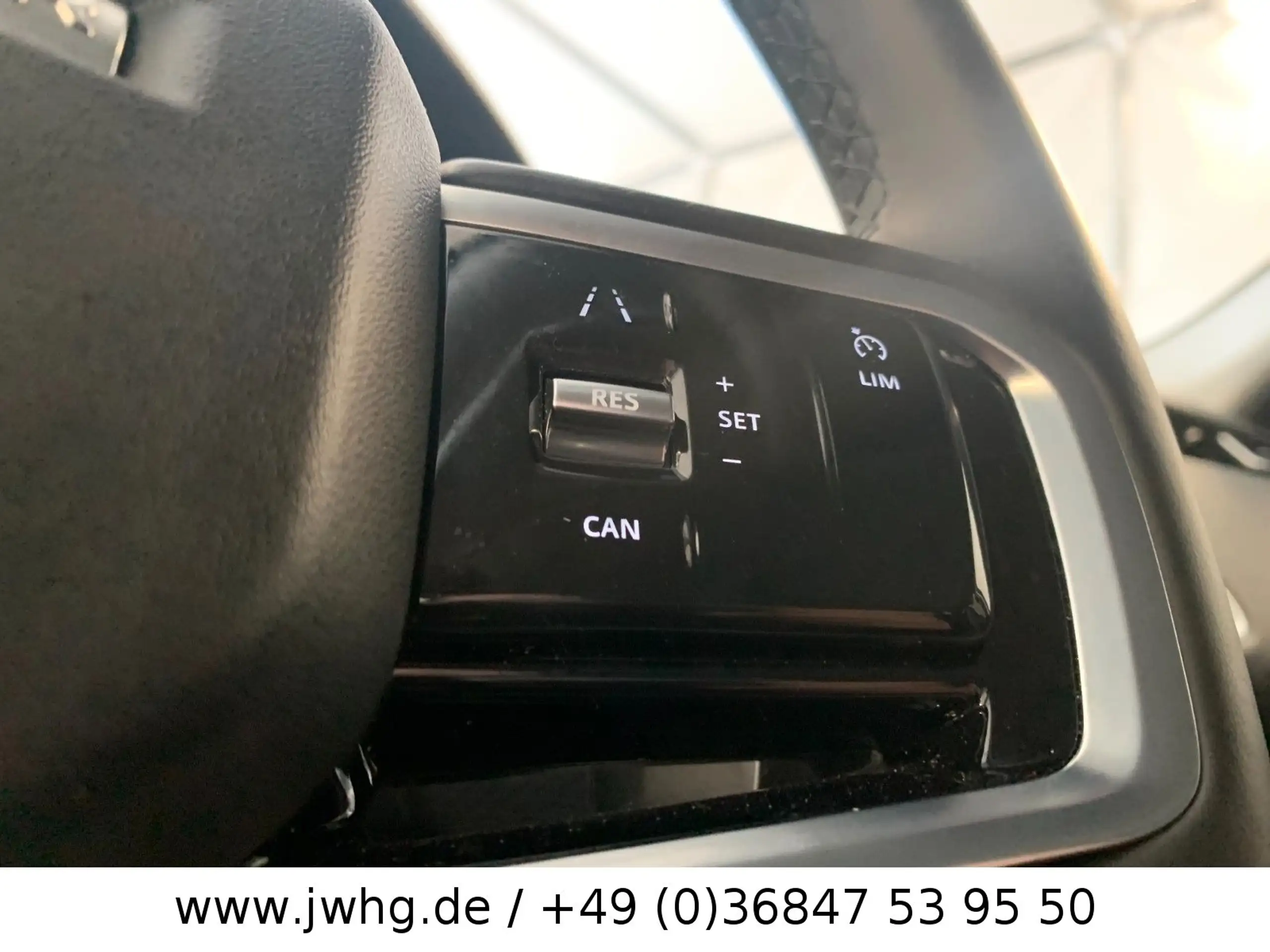 Land Rover - Range Rover Velar