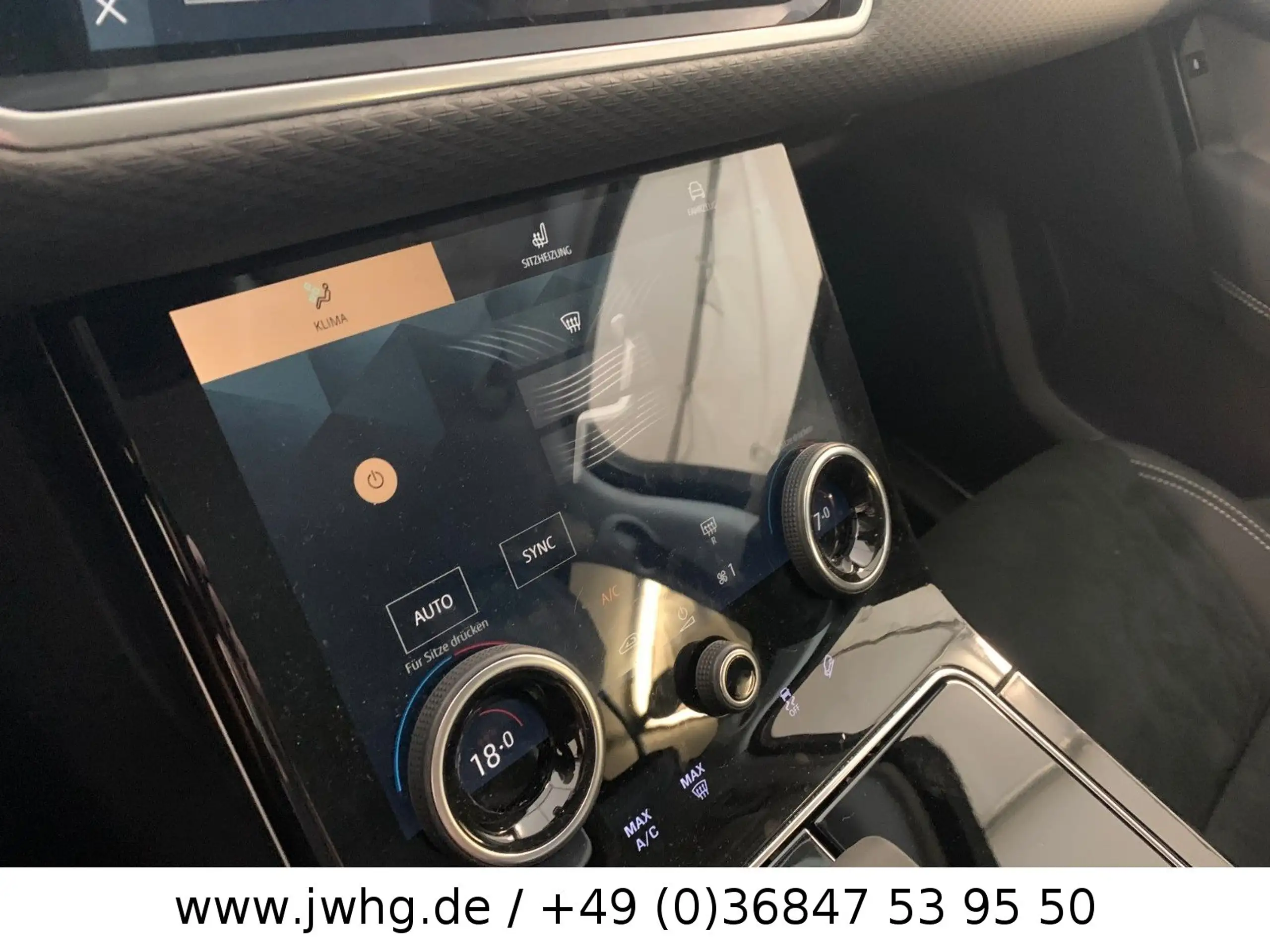 Land Rover - Range Rover Velar