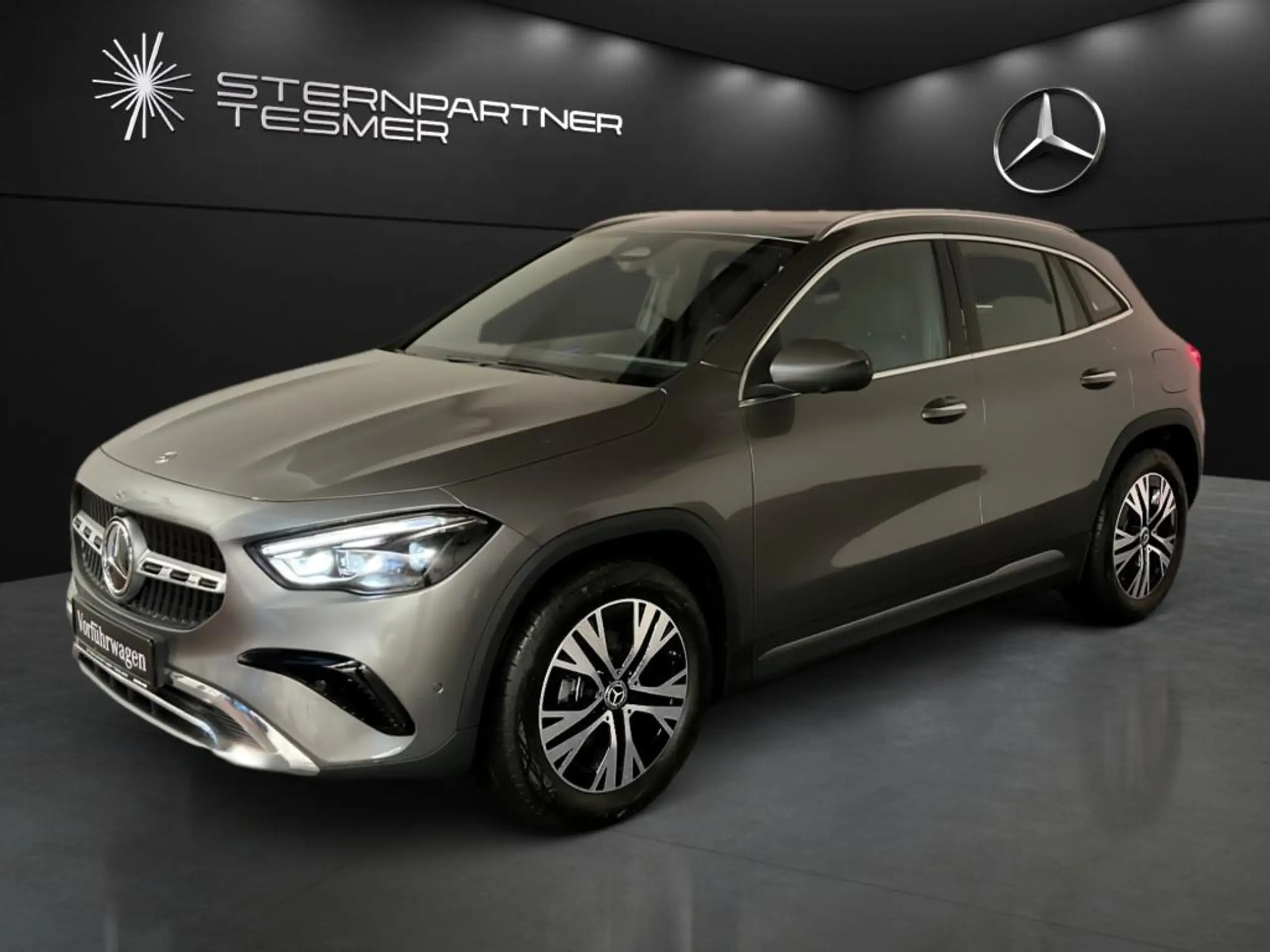 Mercedes-Benz - GLA 200