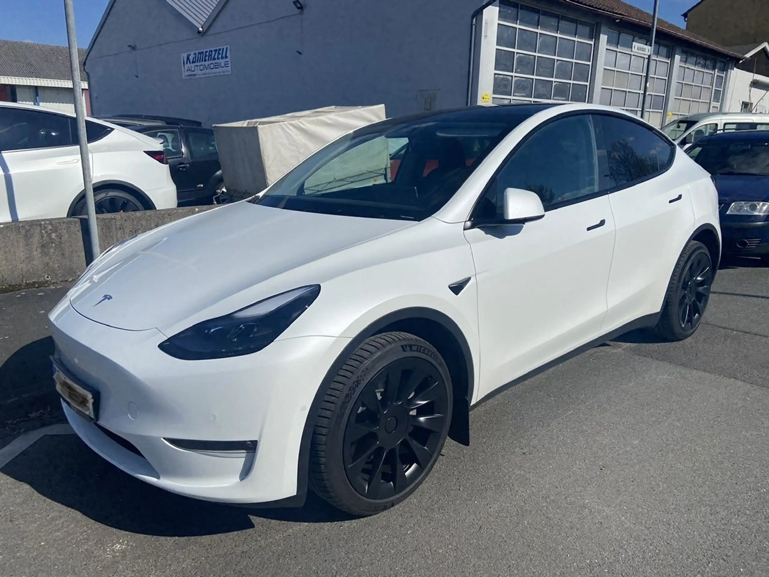 Tesla - Model Y