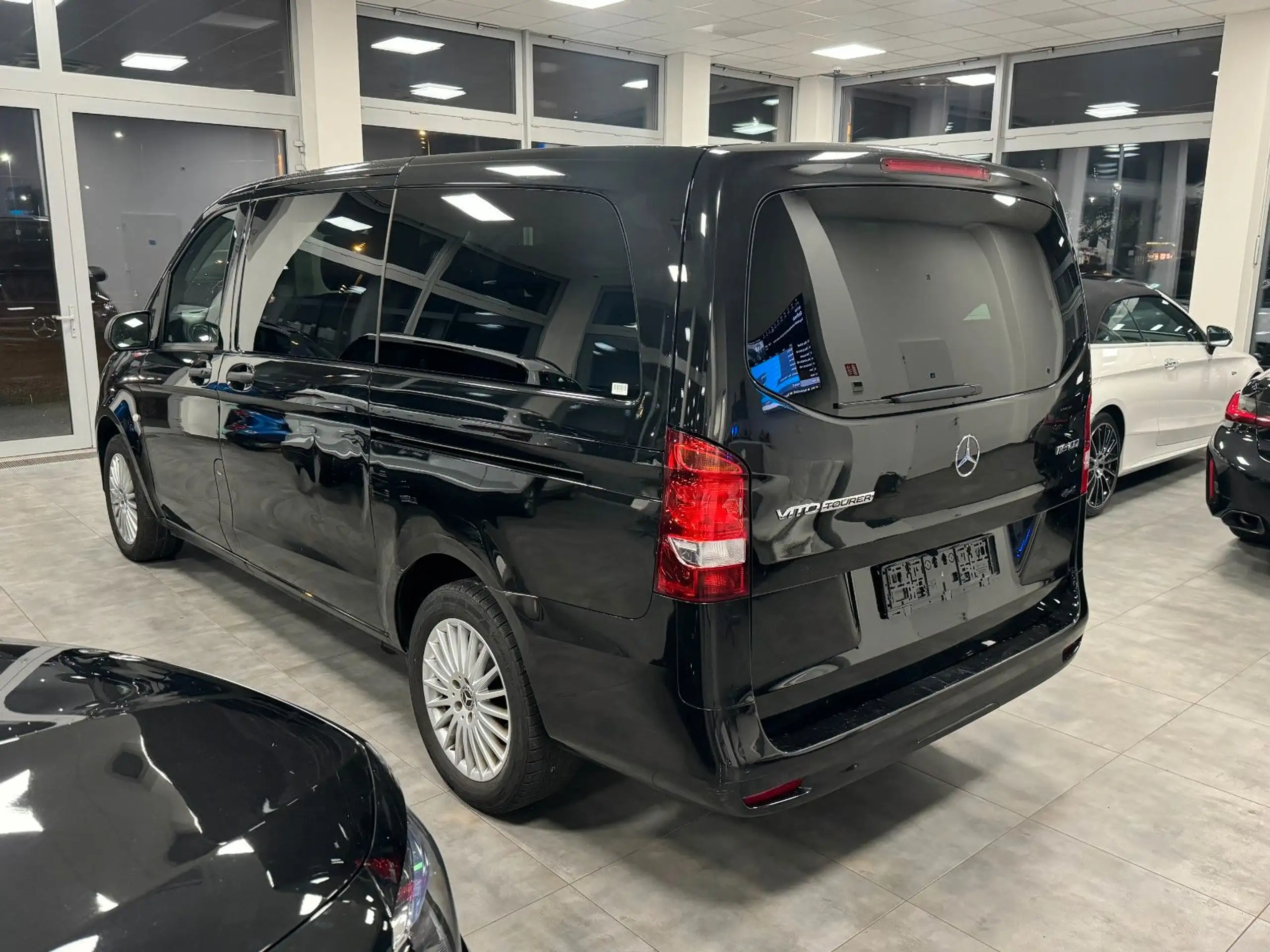 Mercedes-Benz - Vito